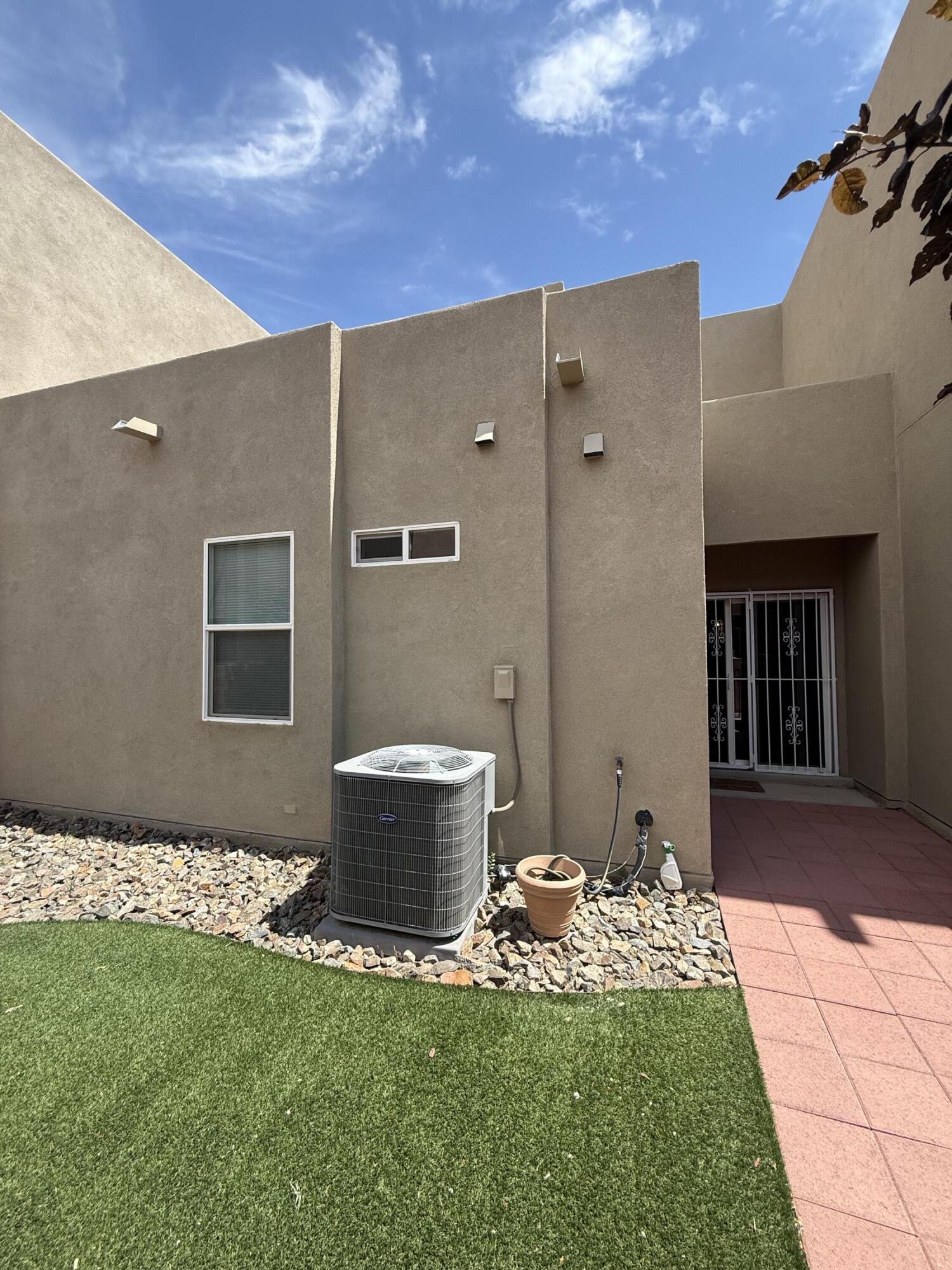 Photo 3 — 223 San Clemente Avenue NW
