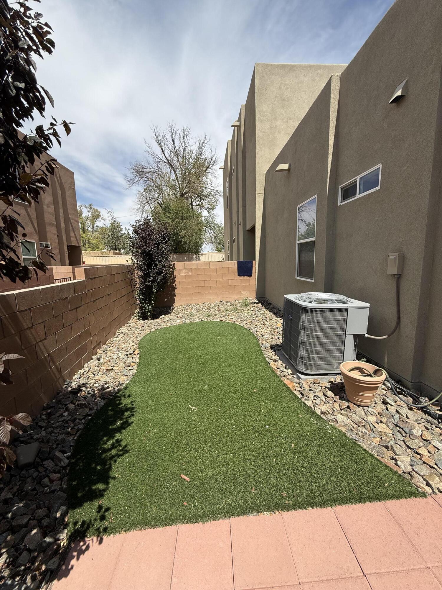 Photo 2 — 223 San Clemente Avenue NW