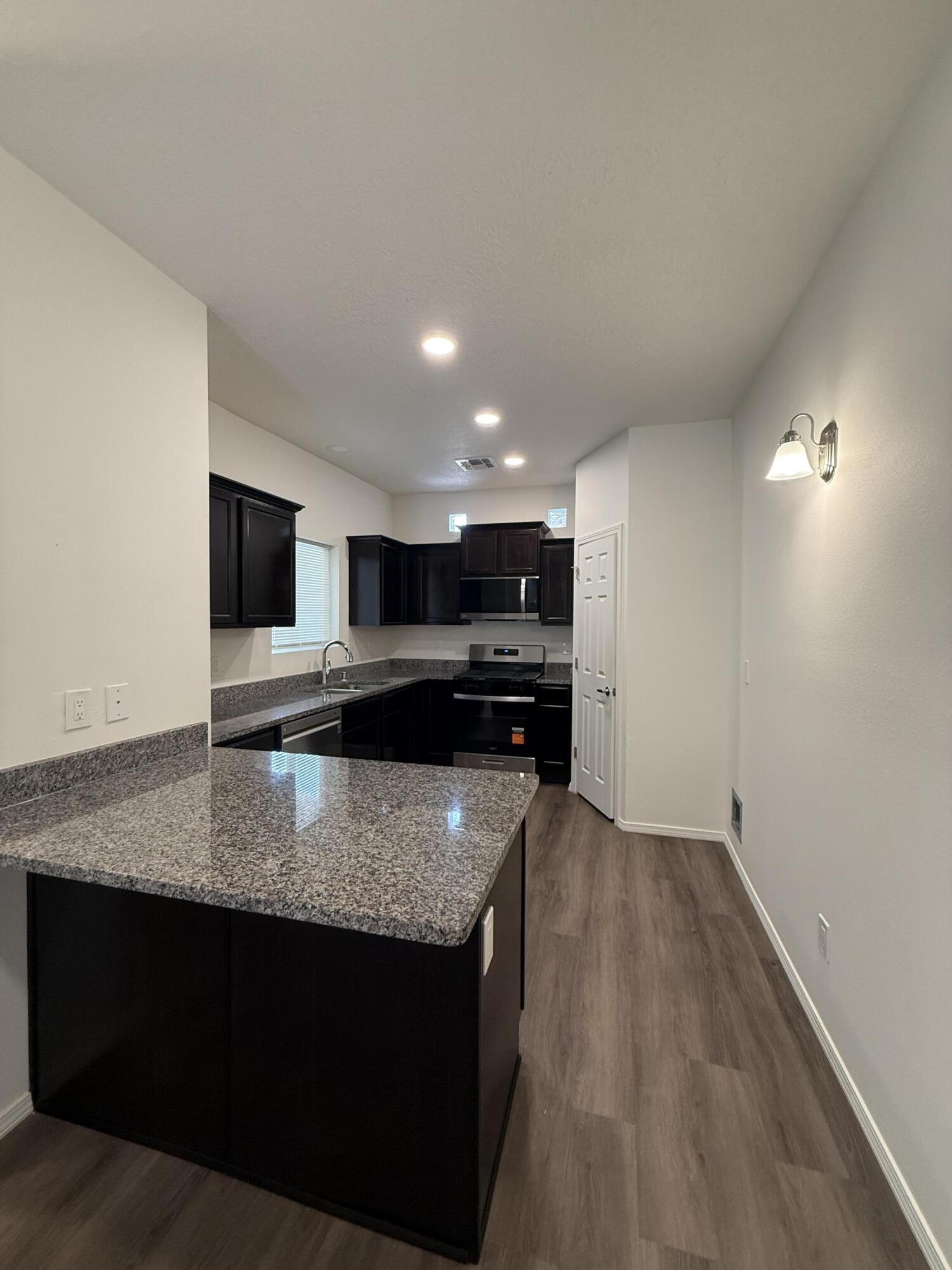 Photo 14 — 223 San Clemente Avenue NW