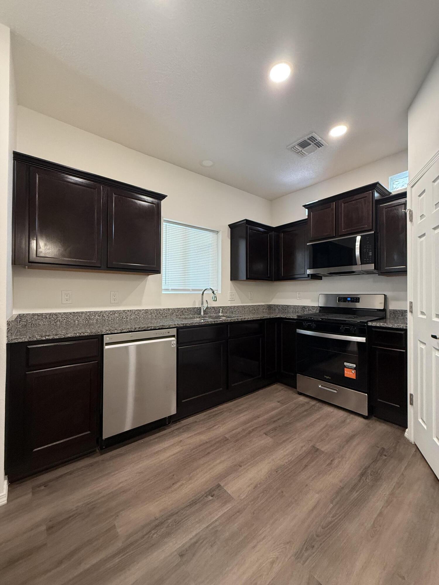 Photo 13 — 223 San Clemente Avenue NW