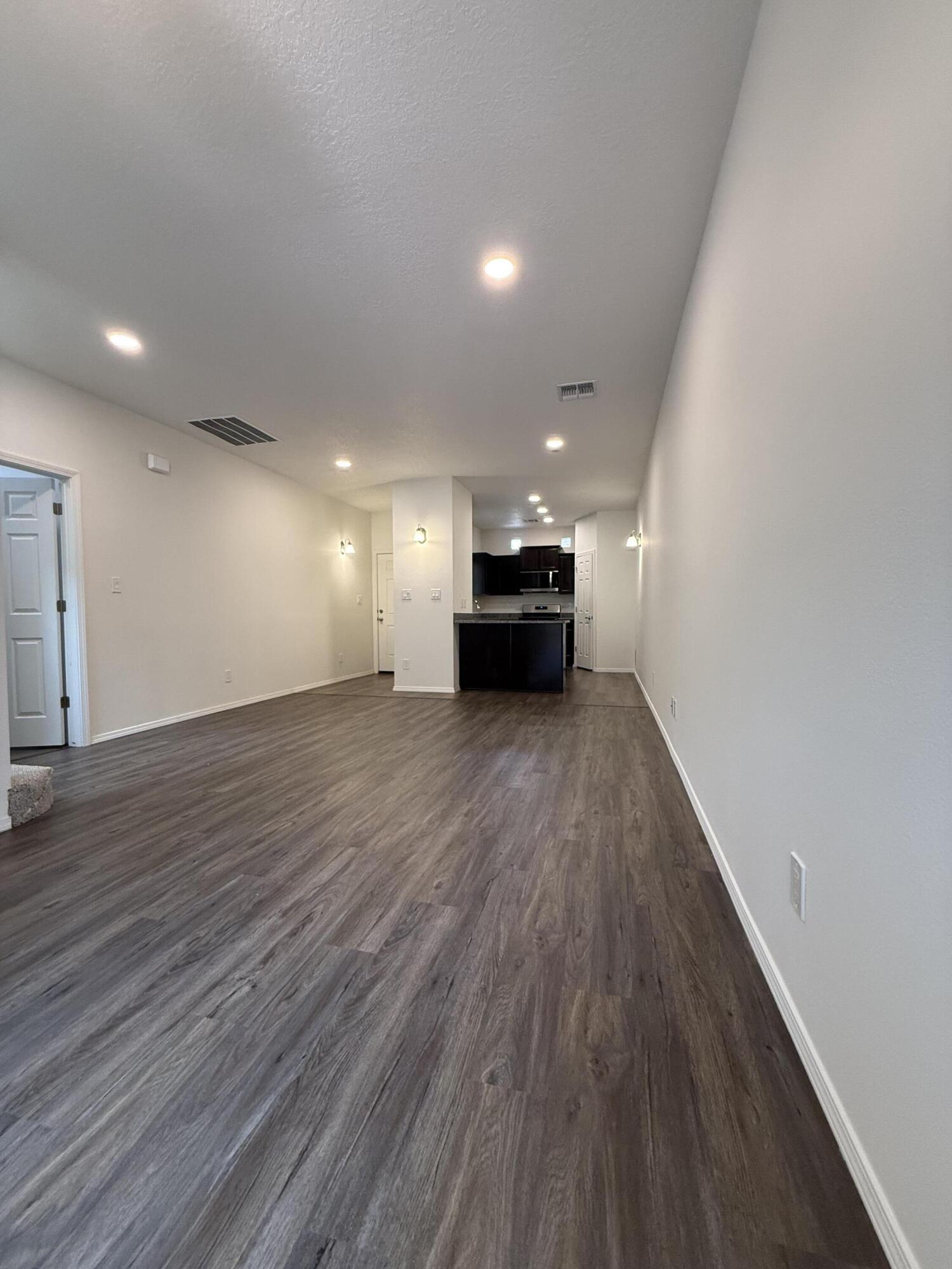 Photo 11 — 223 San Clemente Avenue NW