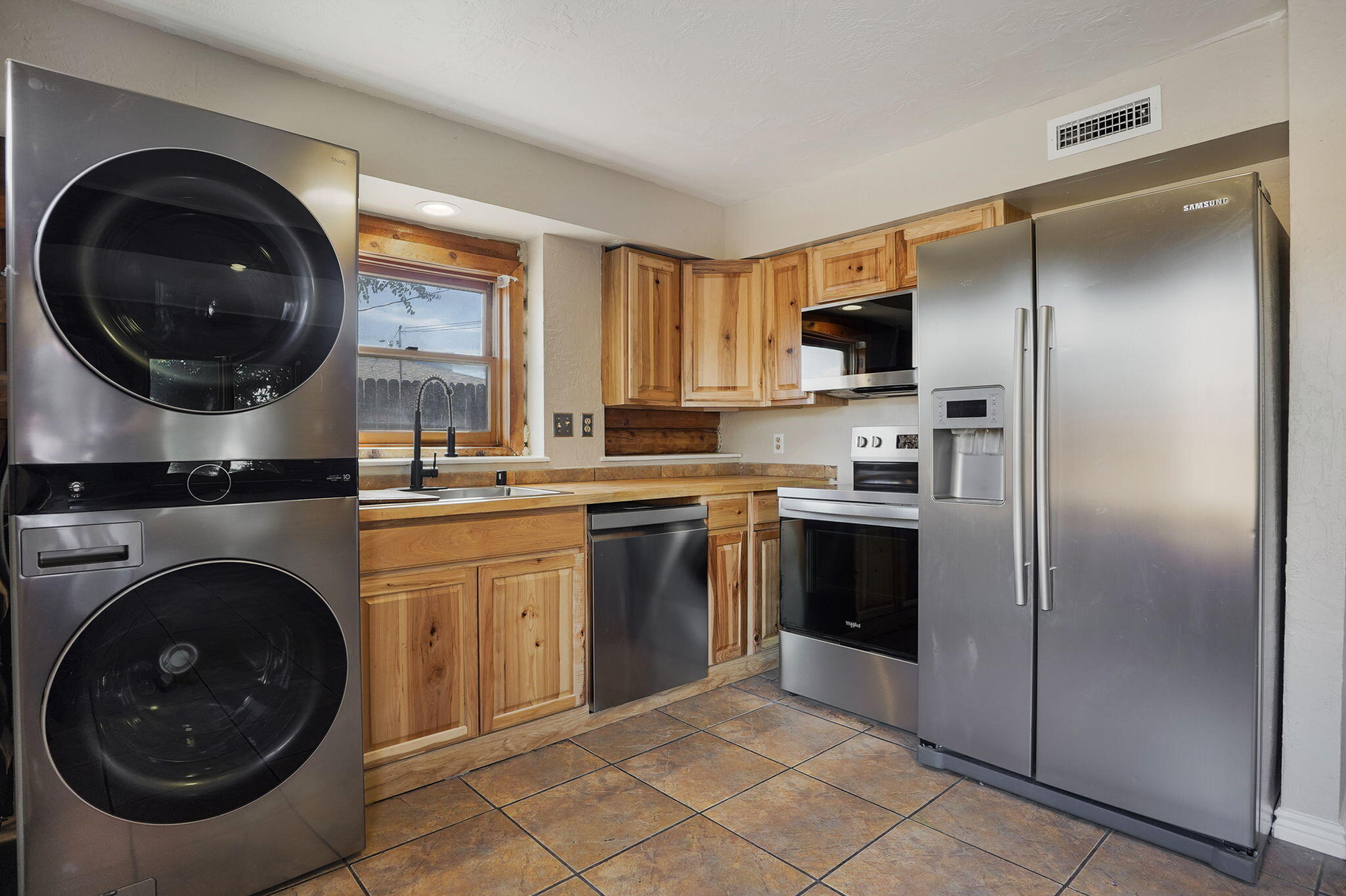 Photo 17 — 1133 Louisiana Boulevard SE