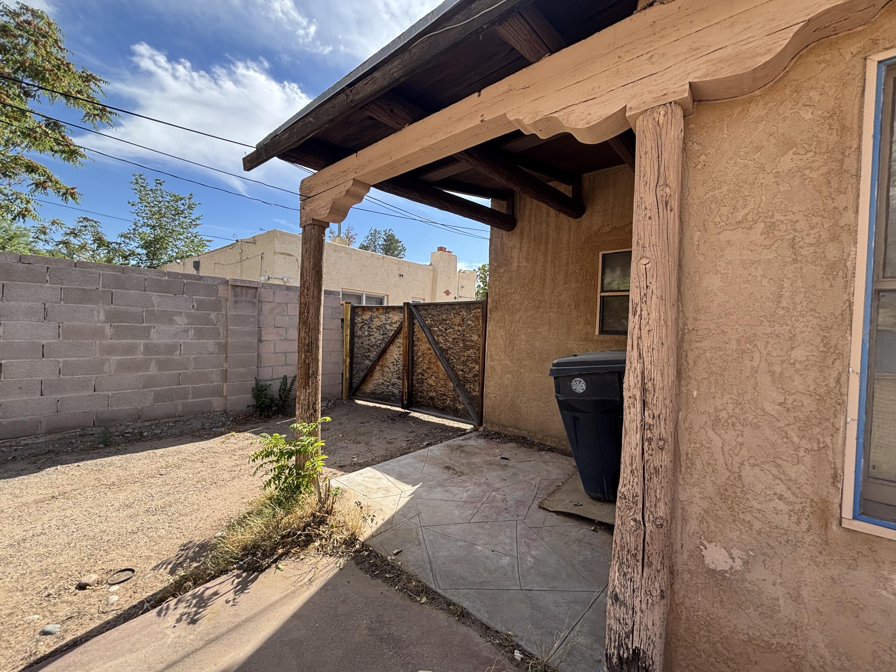 Photo 8 — 440 Amherst Drive NE