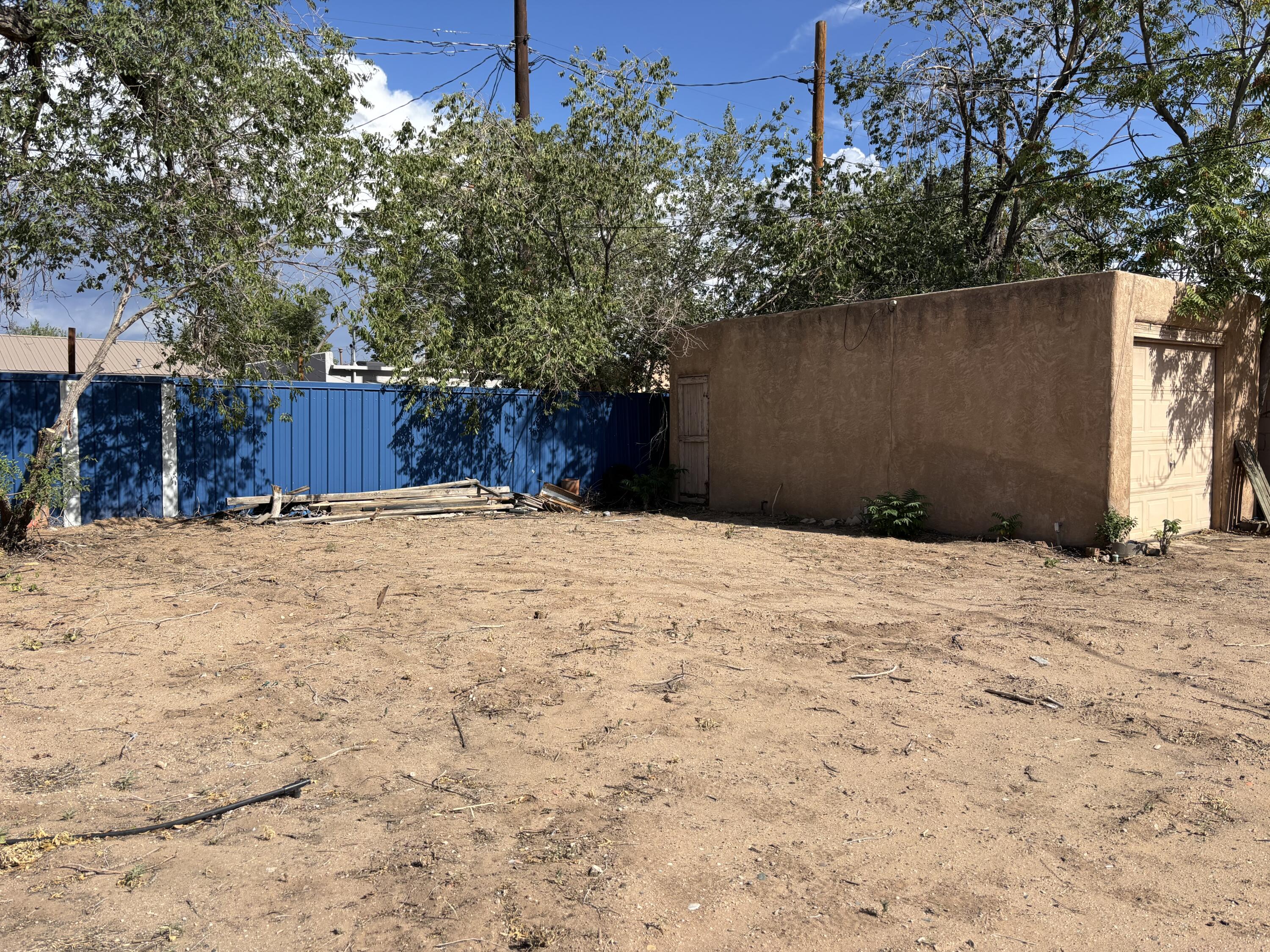 Photo 4 — 440 Amherst Drive NE