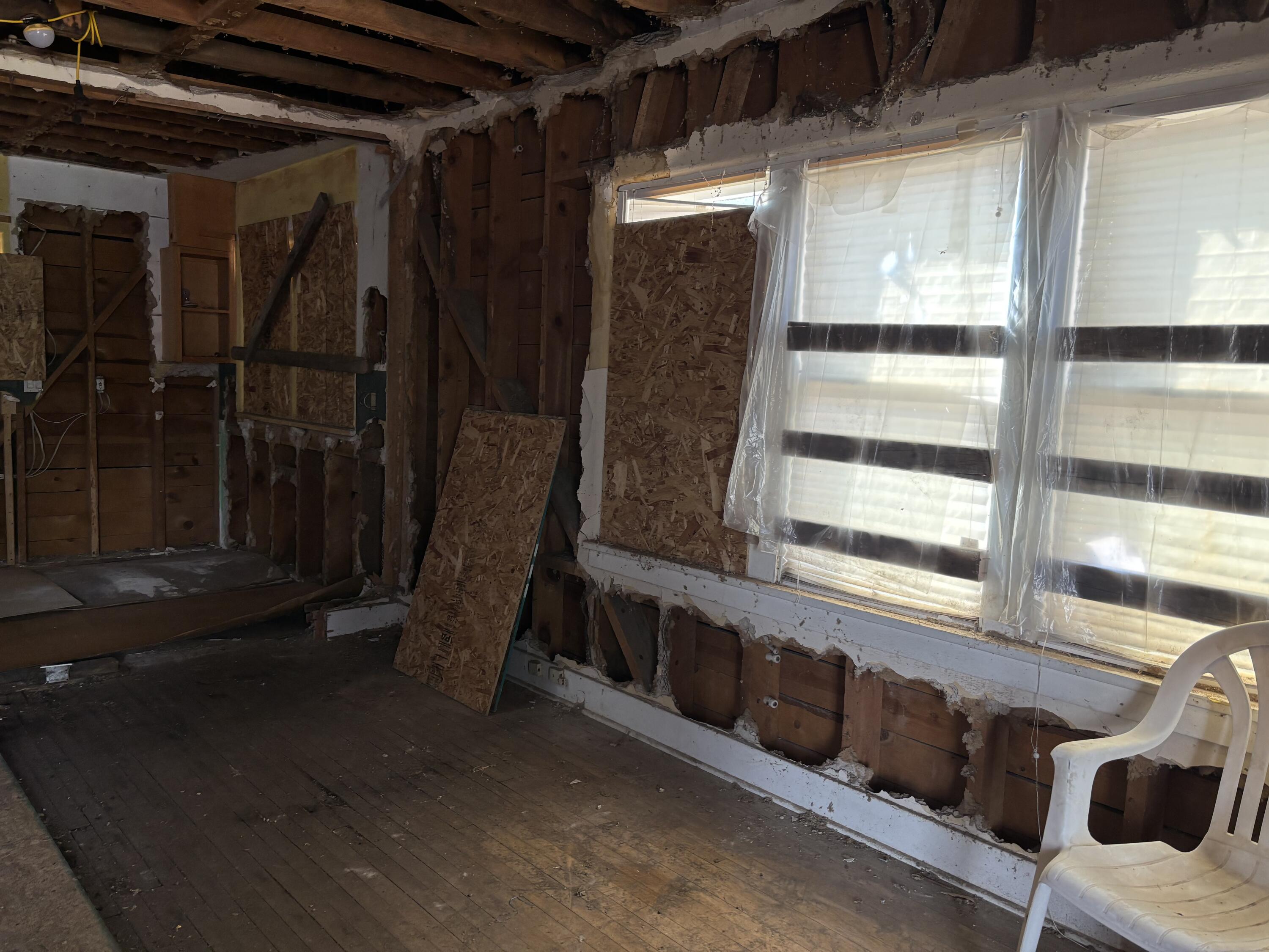 Photo 18 — 440 Amherst Drive NE