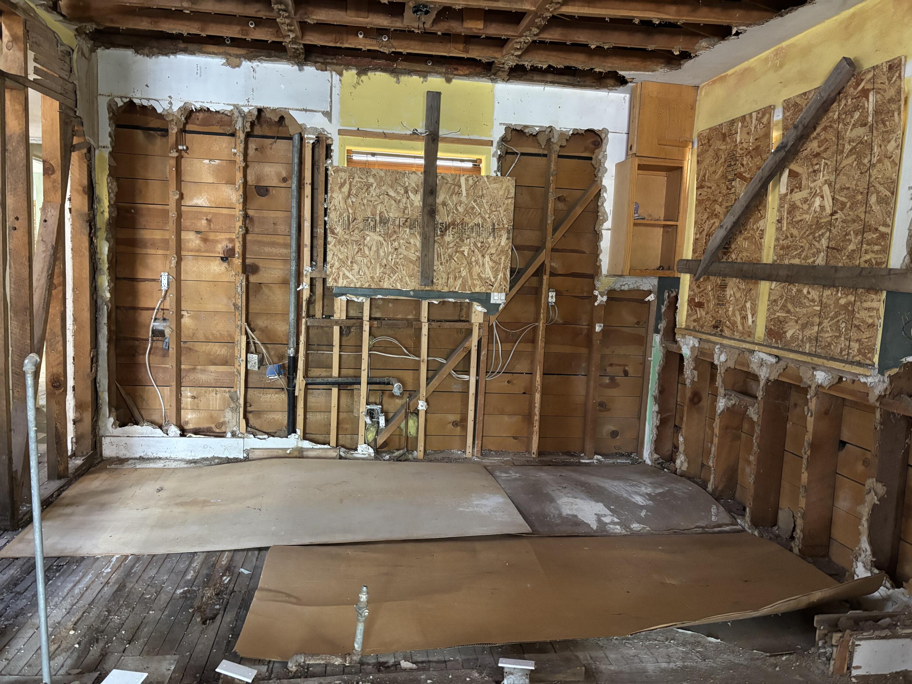 Photo 17 — 440 Amherst Drive NE