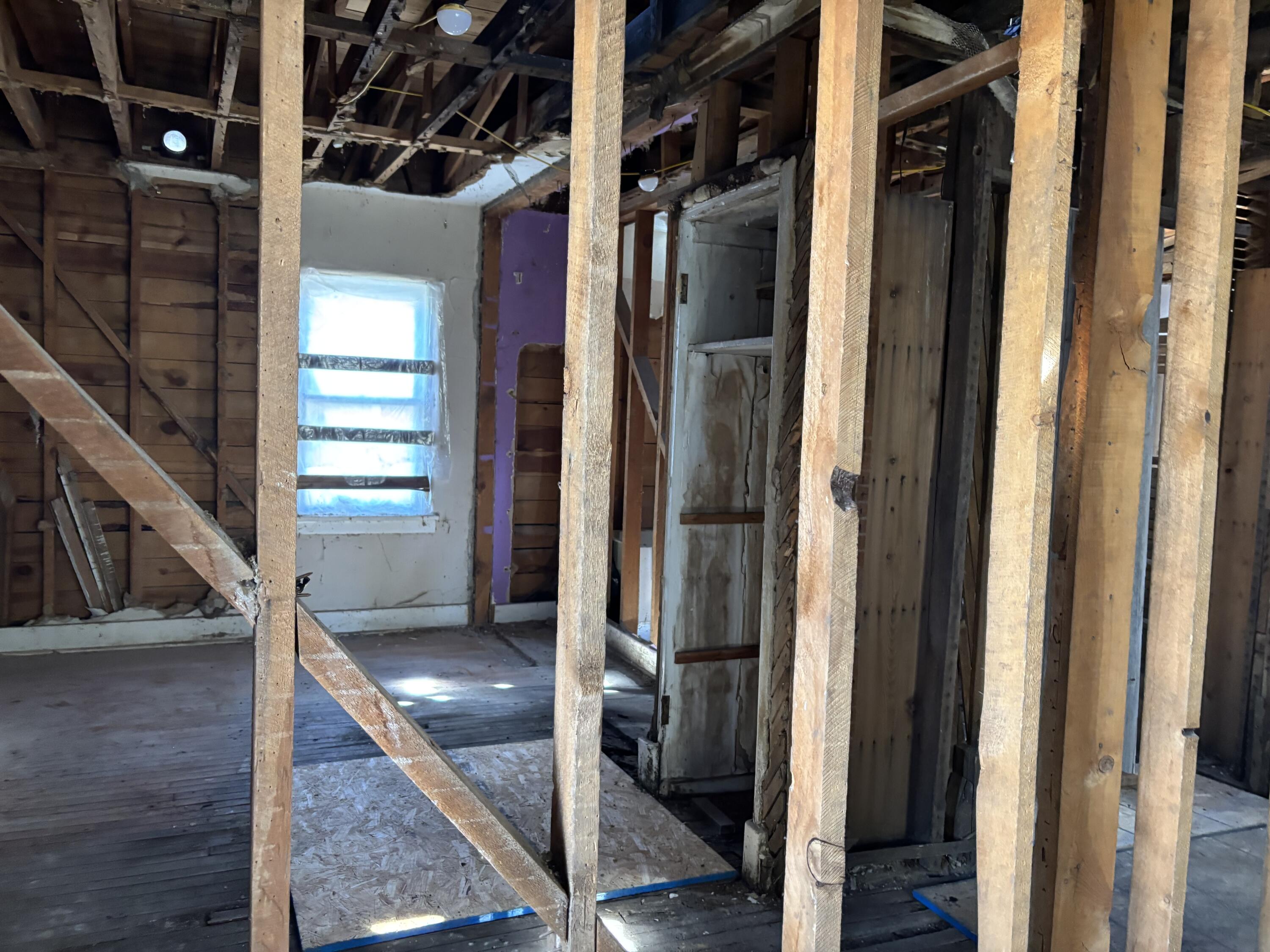 Photo 15 — 440 Amherst Drive NE