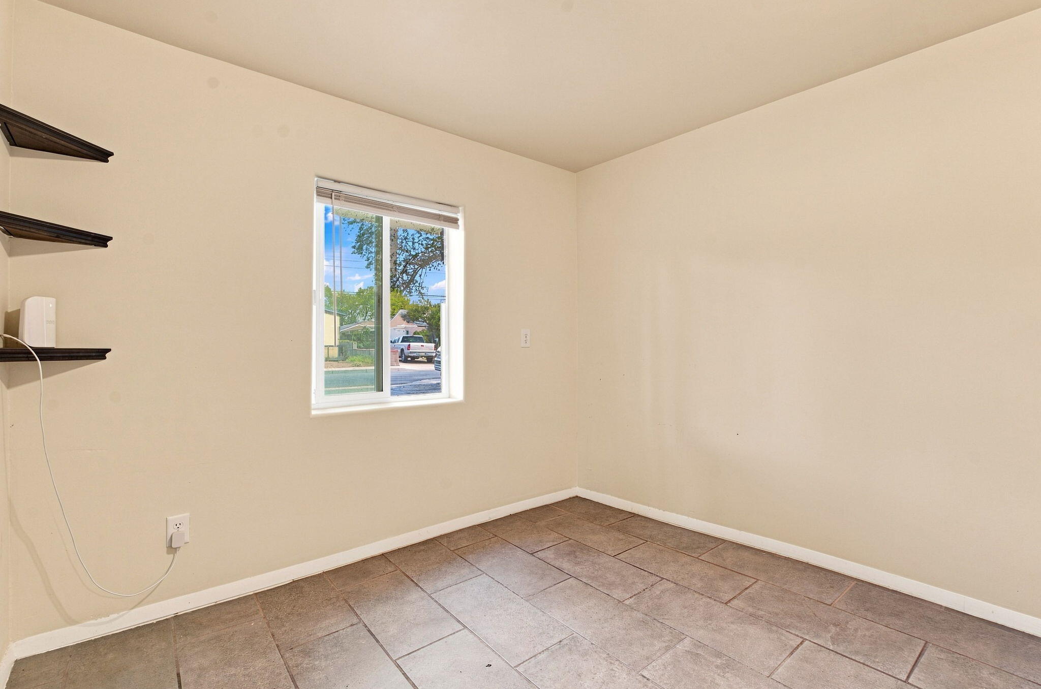 Photo 9 — 2929 Floral Road NW