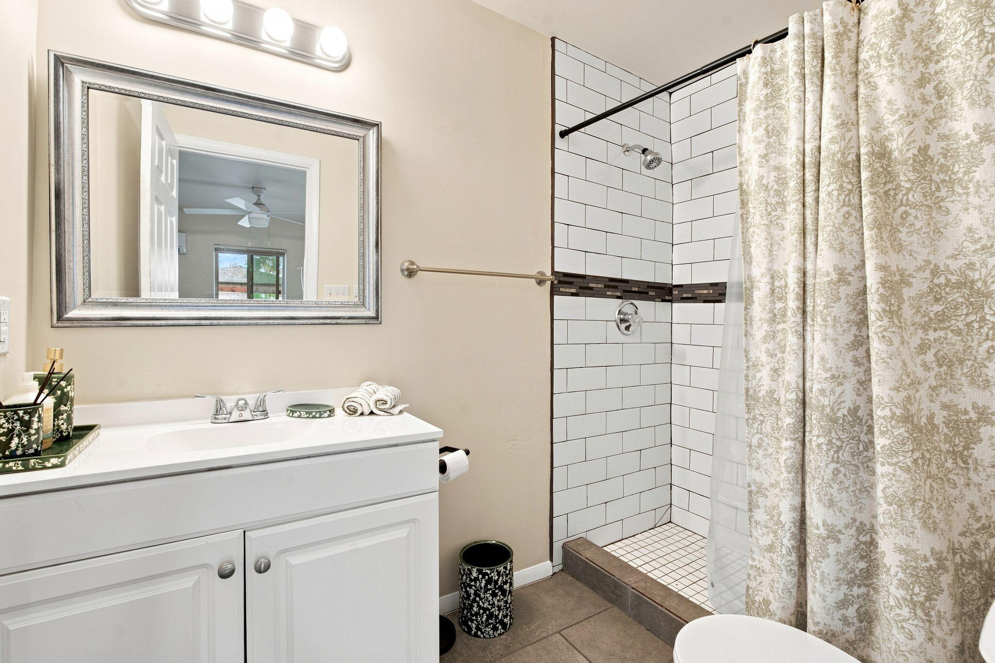 Photo 11 — 2929 Floral Road NW