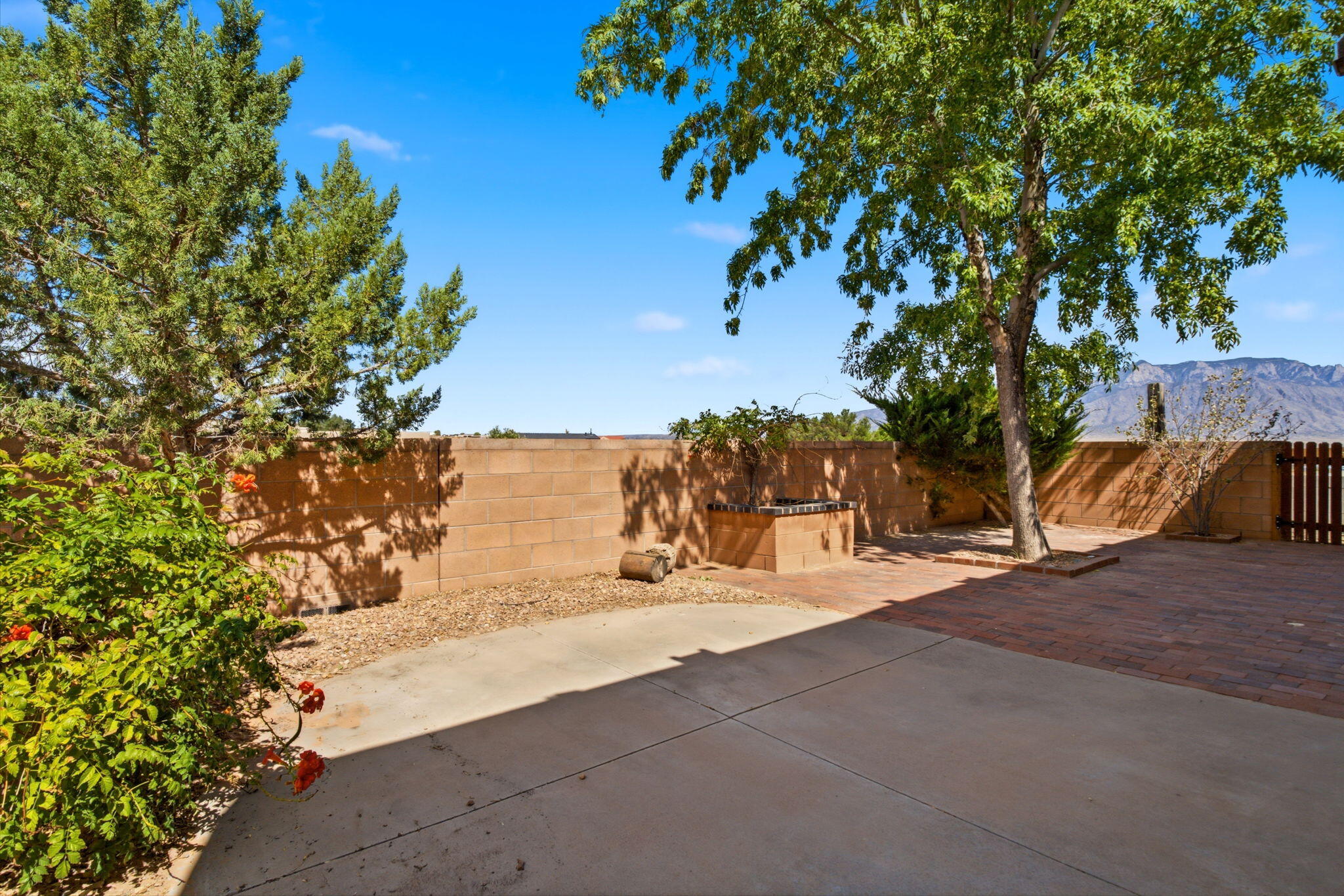 Photo 10 — 6325 Del Carmen Drive NE