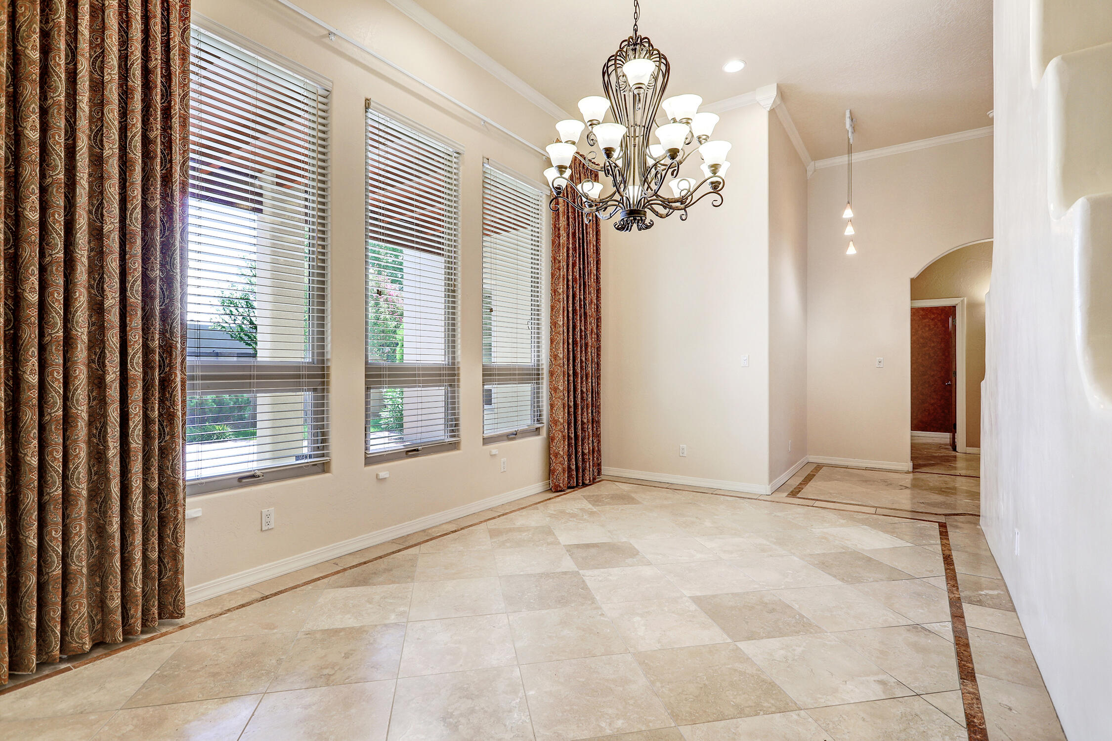 Photo 4 — 508 Laguna Seca Lane NW