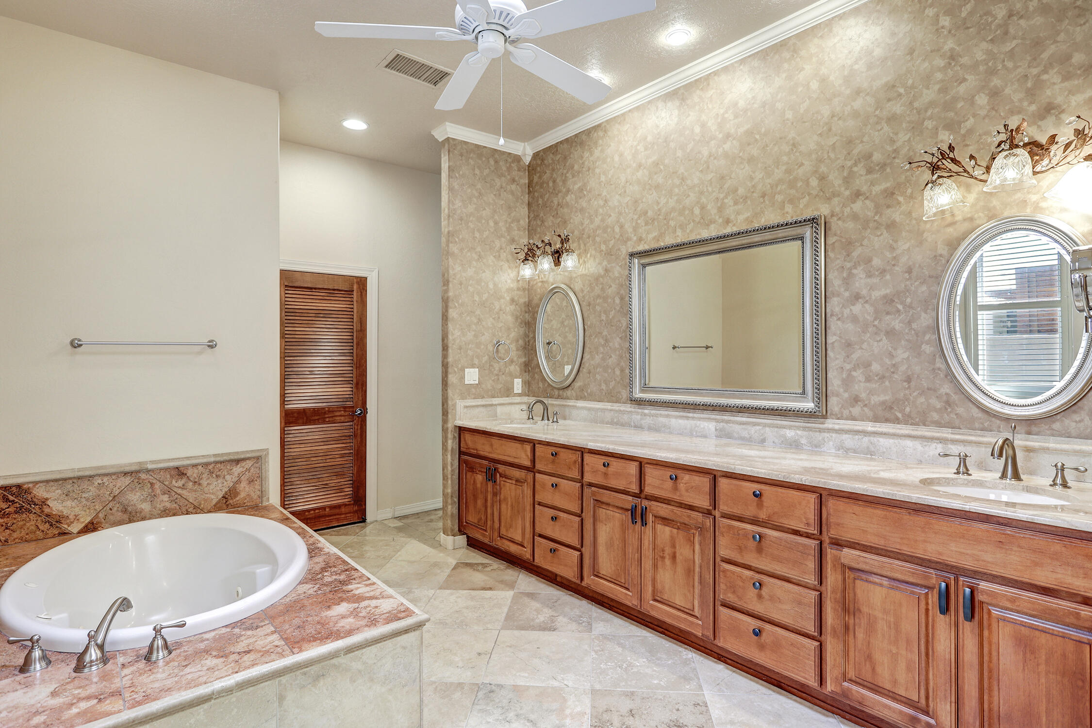 Photo 10 — 508 Laguna Seca Lane NW