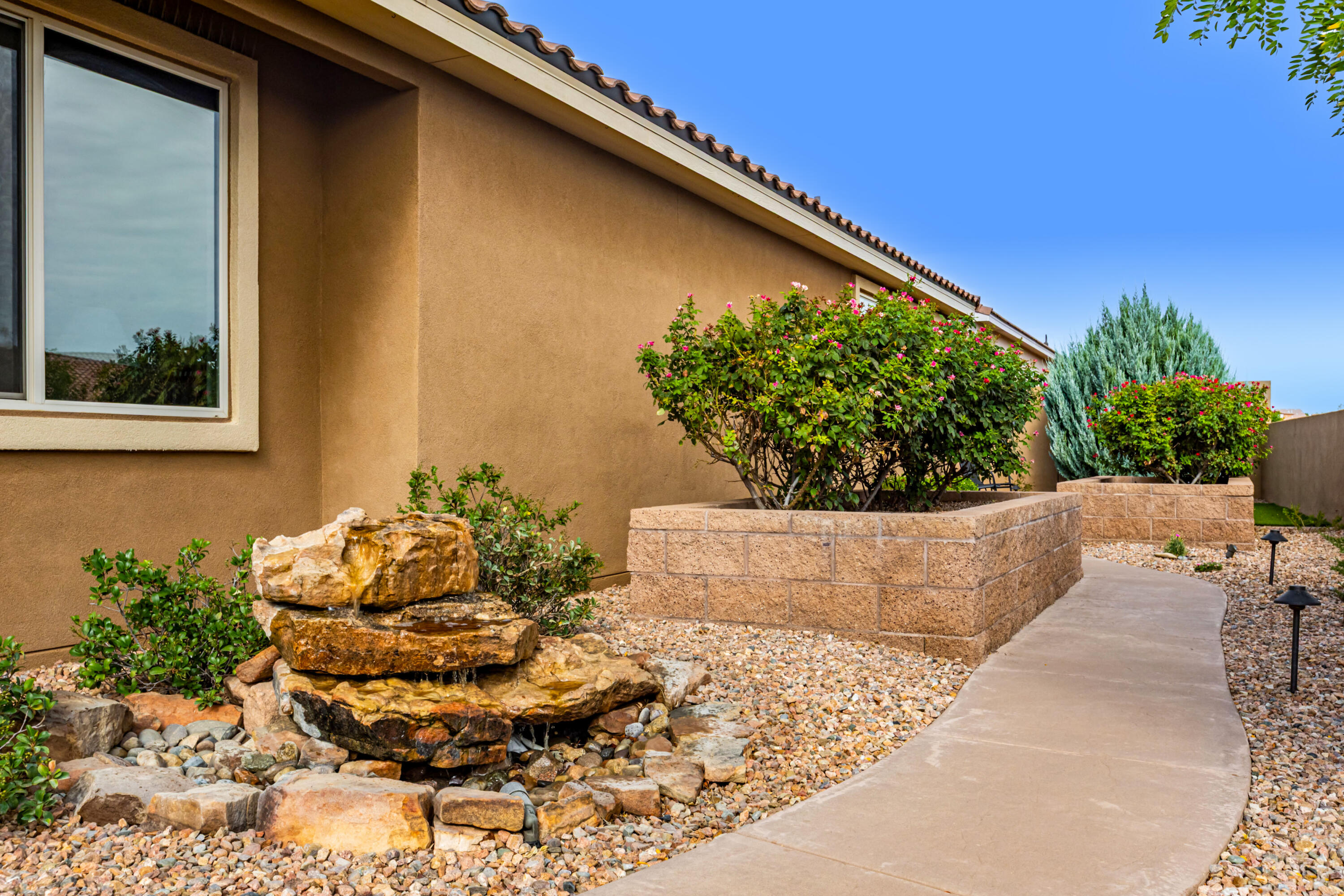 Photo 12 — 901 Prairie Zinnia Drive