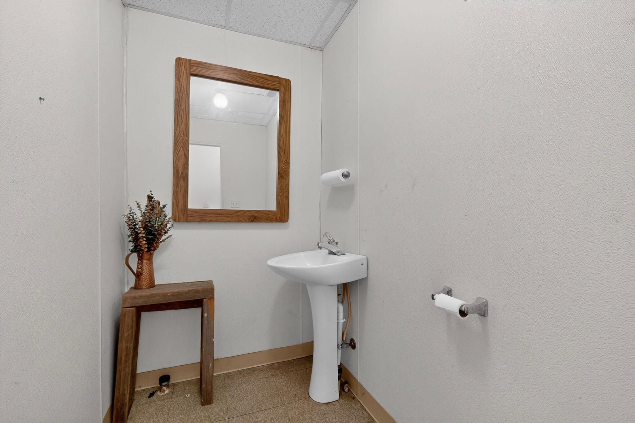 Photo 11 — 18431 U.S. 60