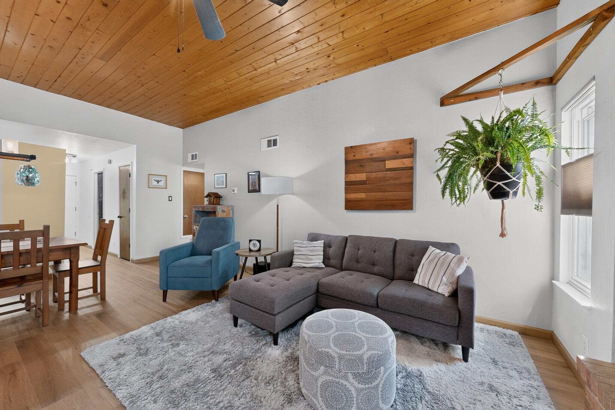 Photo 11 — 560 Berry Road NW