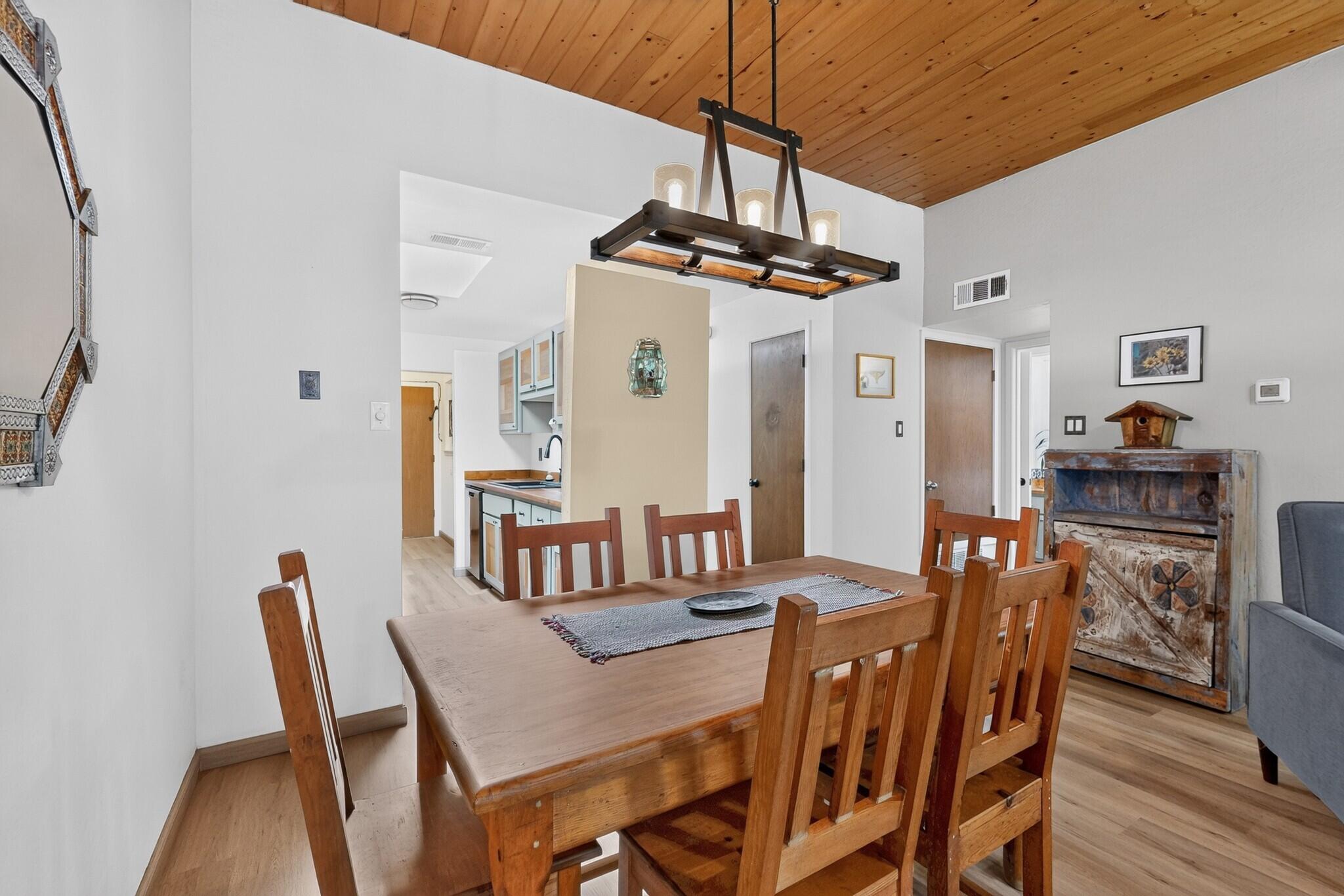 Photo 17 — 560 Berry Road NW
