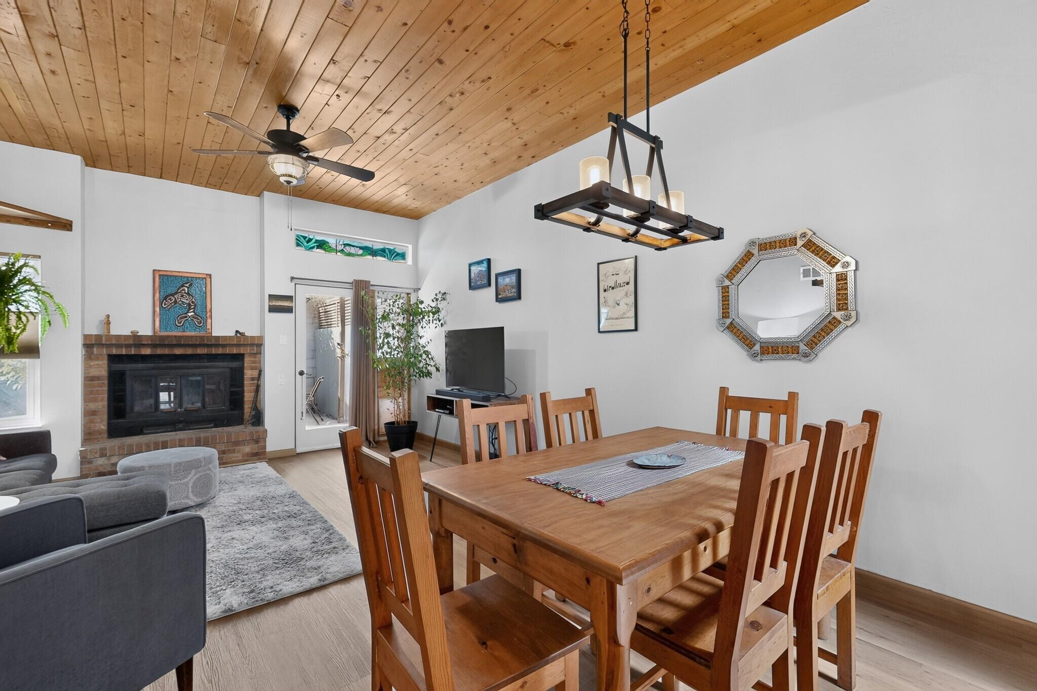 Photo 18 — 560 Berry Road NW