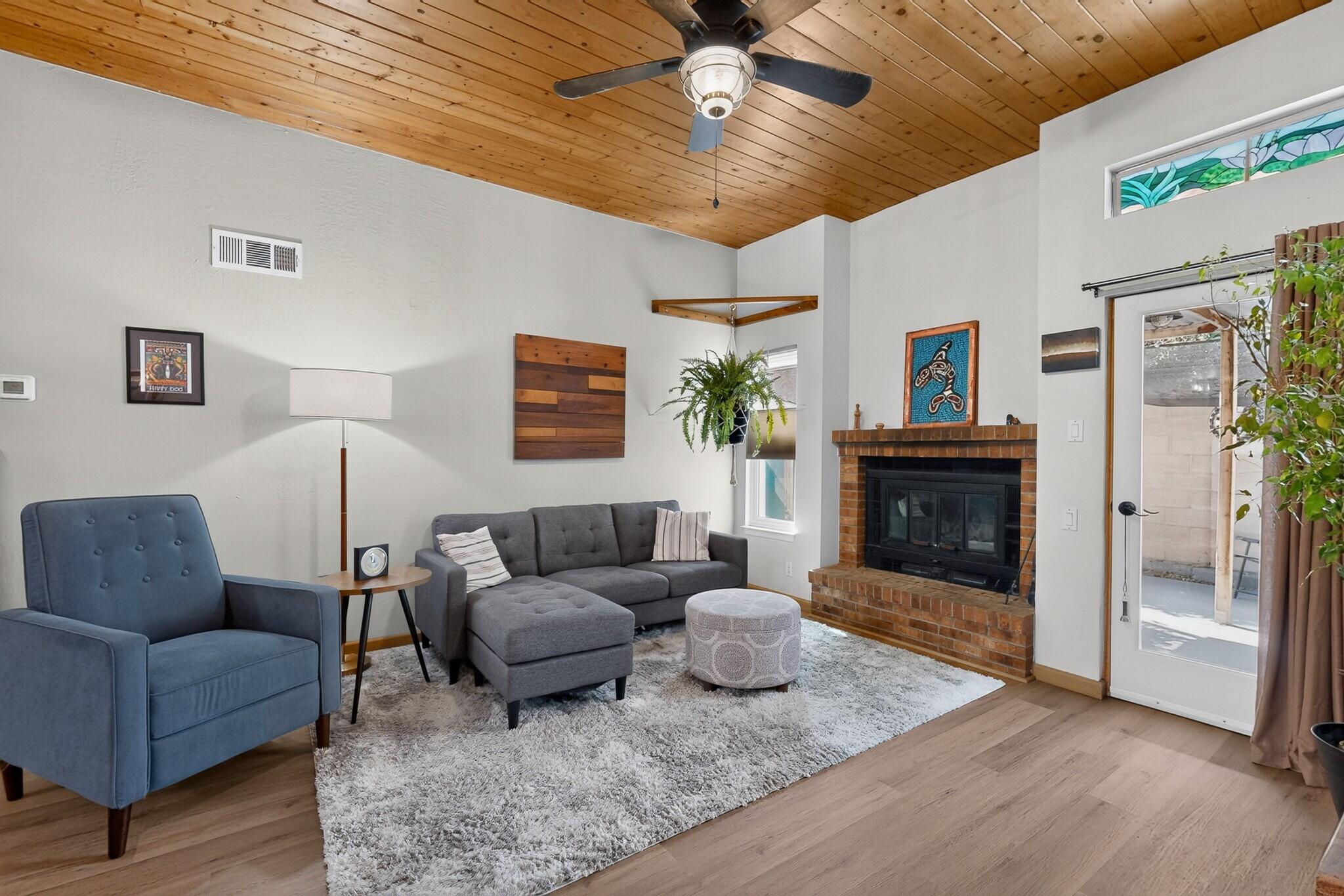 Photo 10 — 560 Berry Road NW