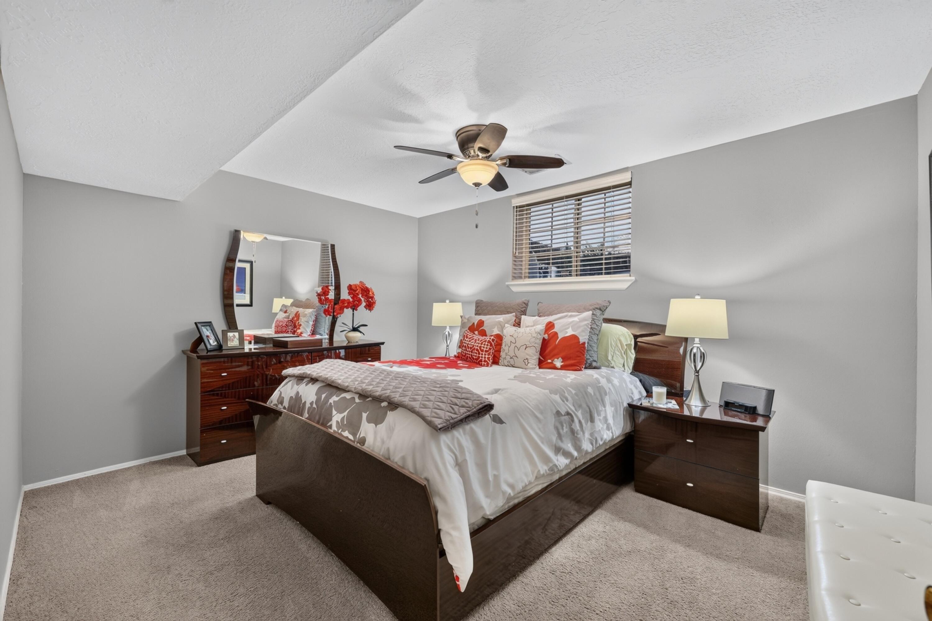 Photo 17 — 7916 Charger Trail NE