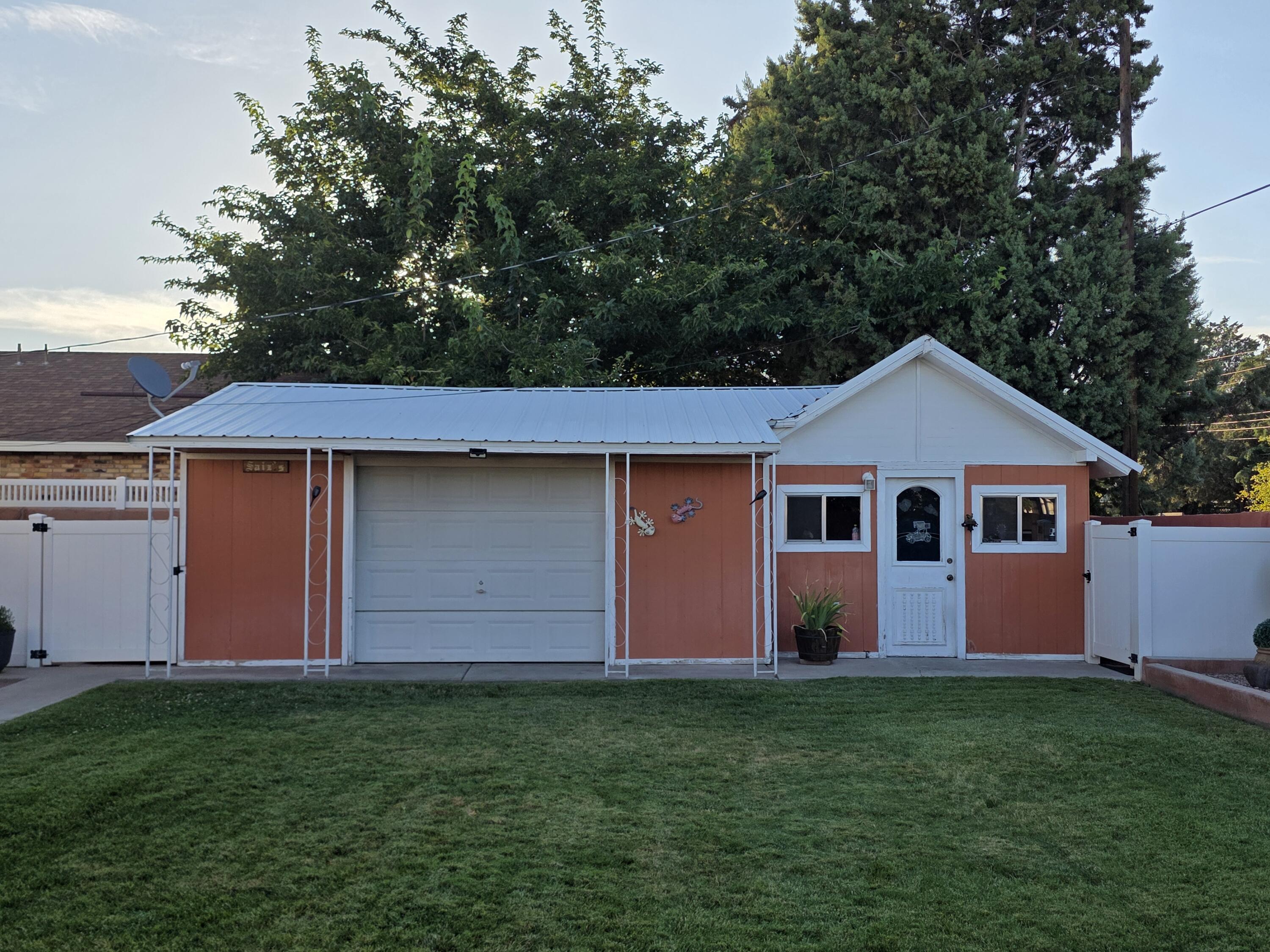 Photo 4 — 6900 Seminole Road NE