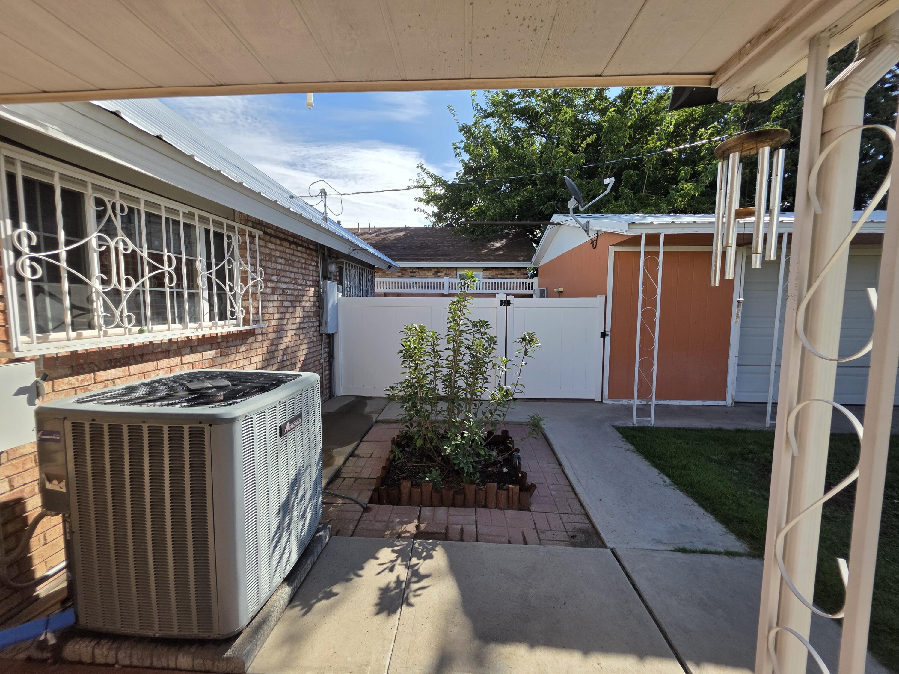 Photo 17 — 6900 Seminole Road NE