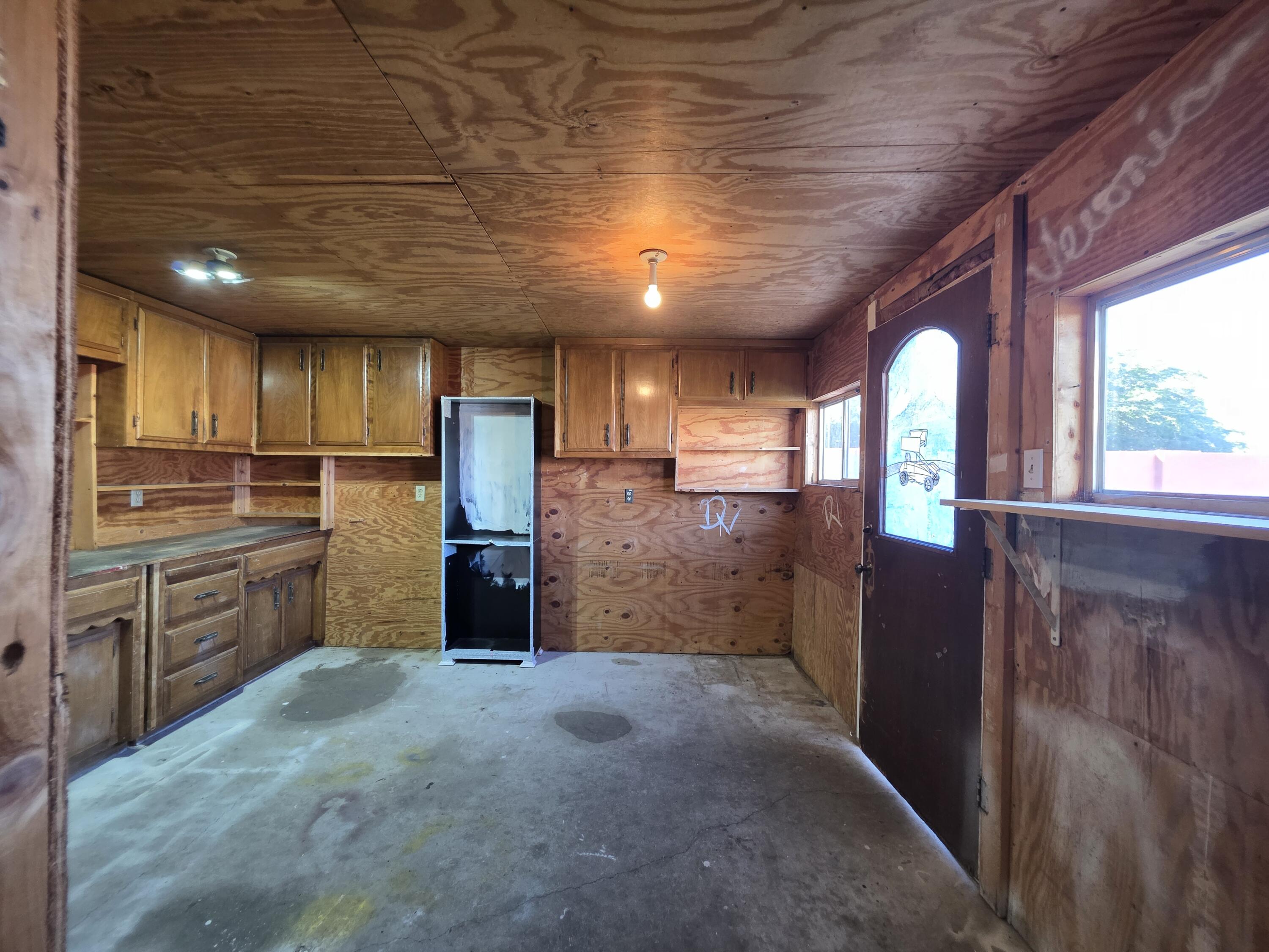 Photo 10 — 6900 Seminole Road NE