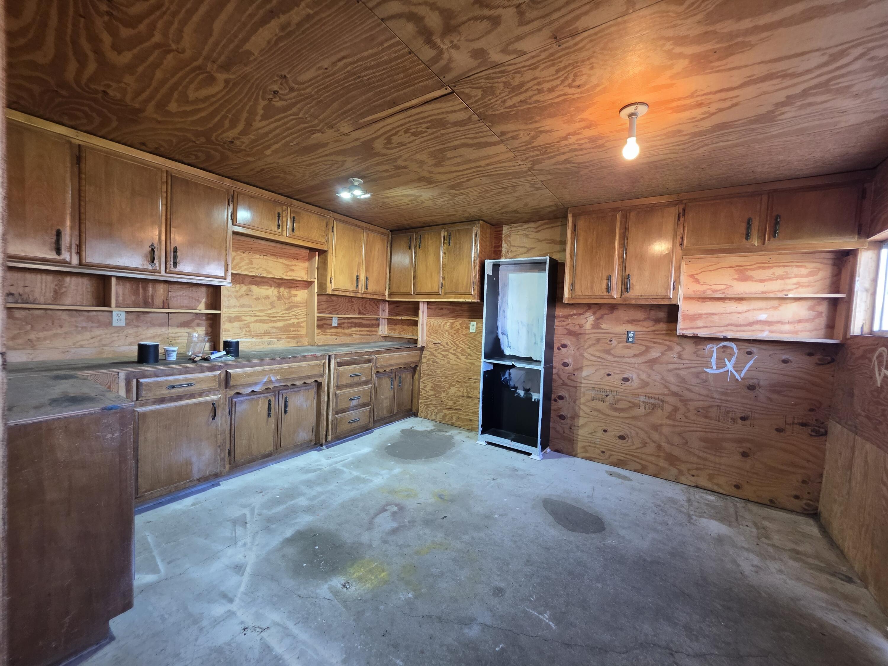 Photo 9 — 6900 Seminole Road NE