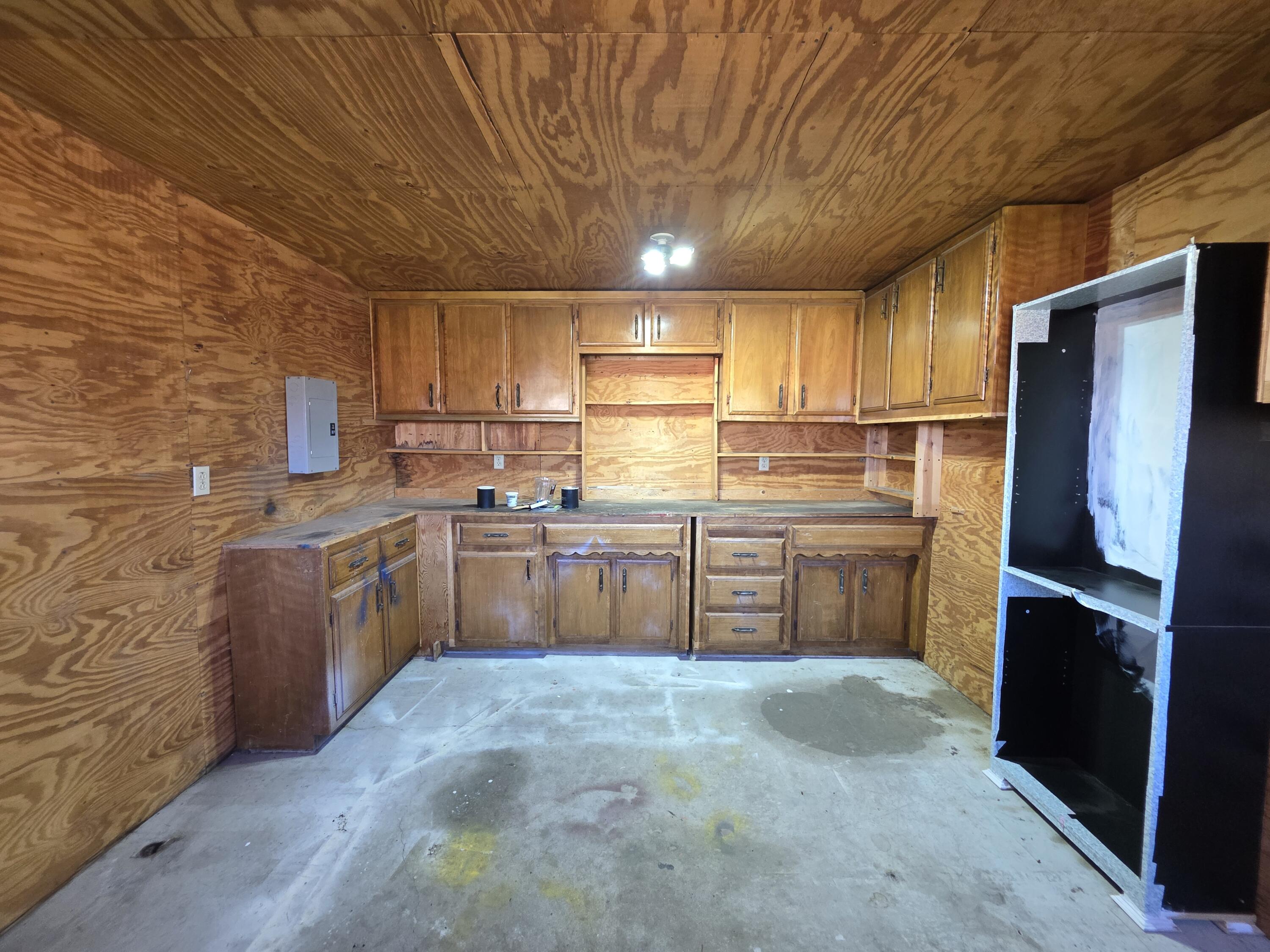 Photo 8 — 6900 Seminole Road NE