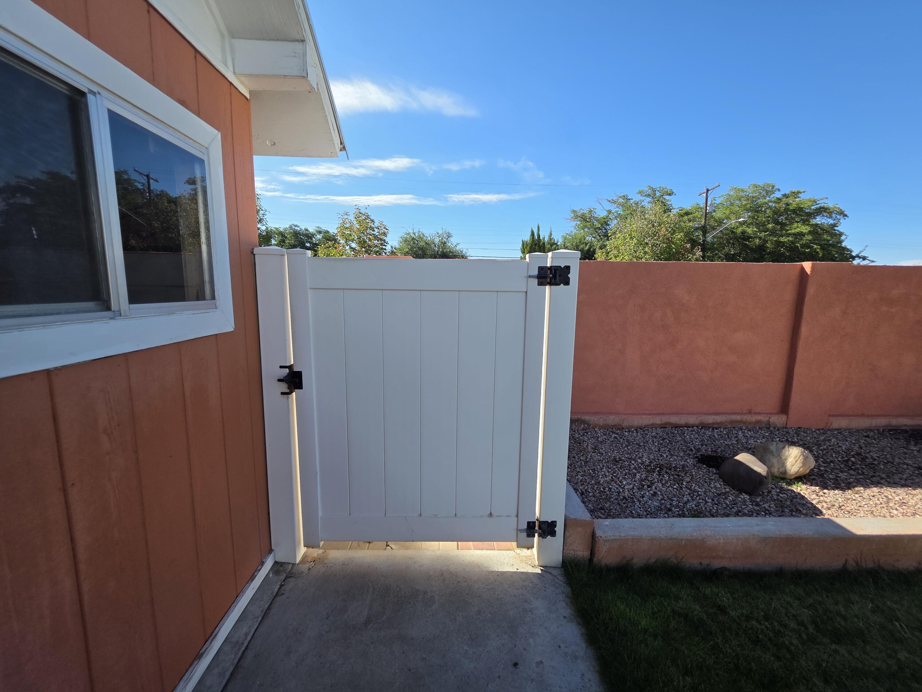 Photo 4 — 6900 Seminole Road NE