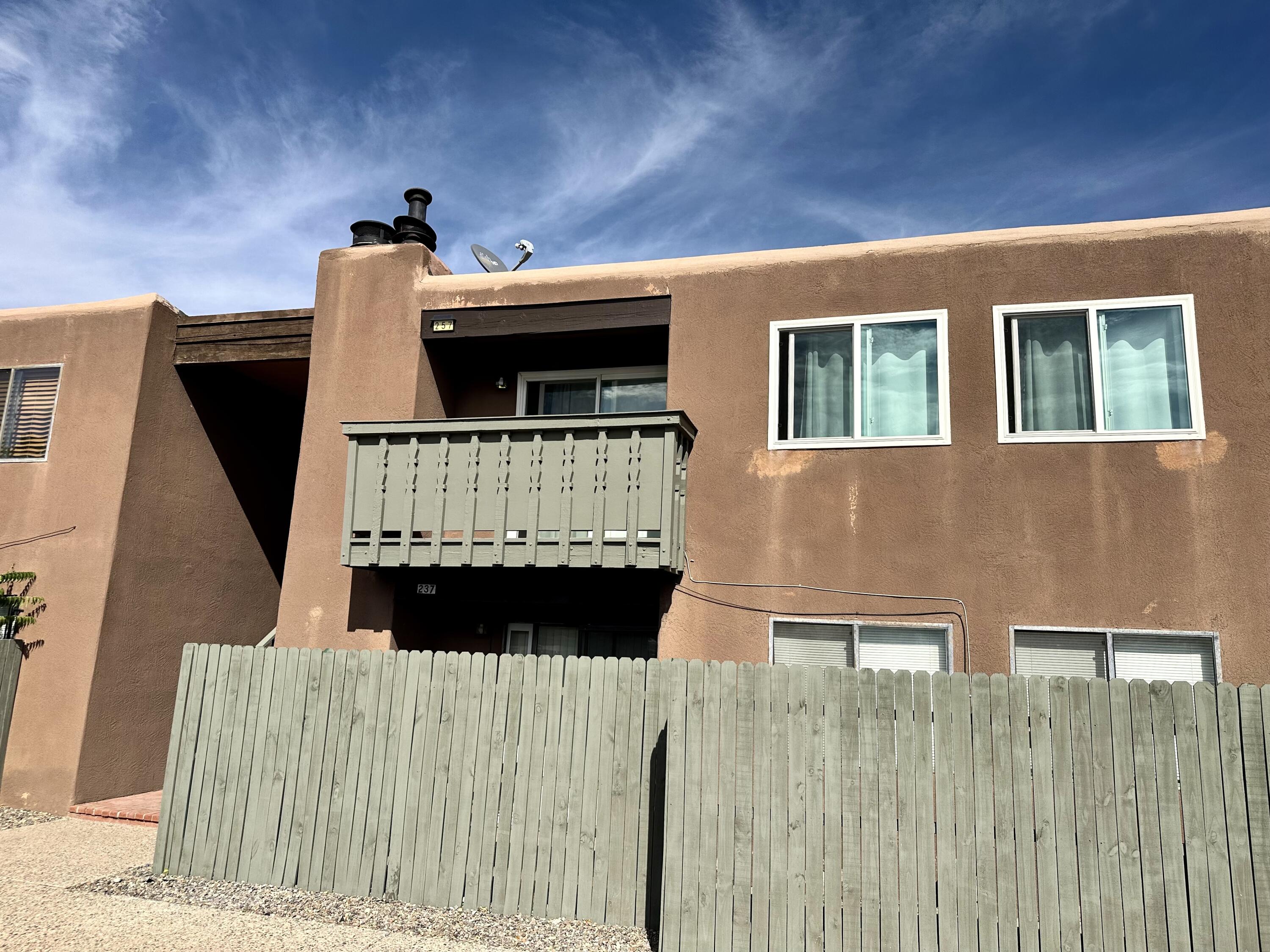 257 La Vida Nueva Del Oeste SW, Albuquerque, NM 87105