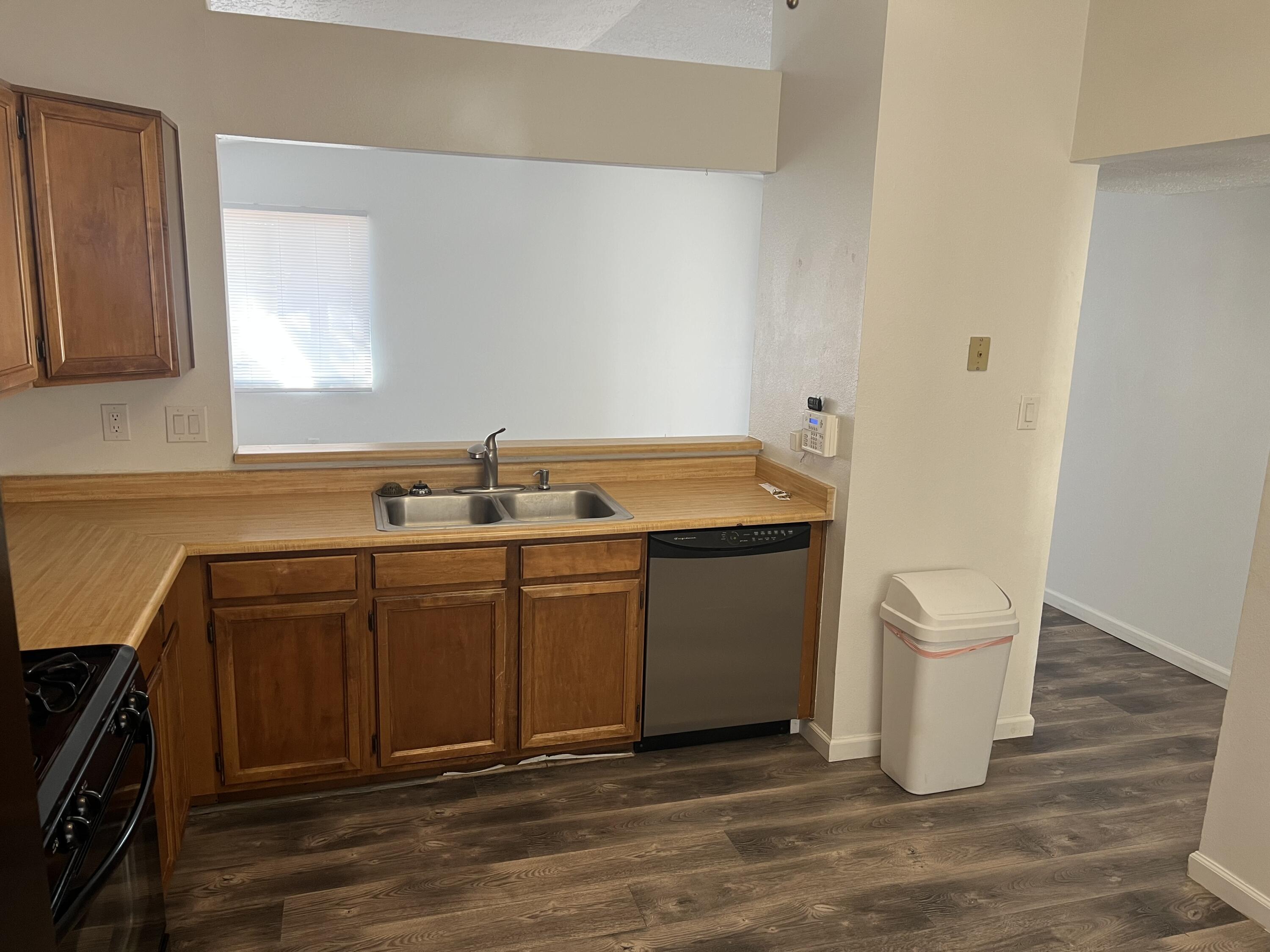 Photo 16 — 2596 Harvard Drive SE