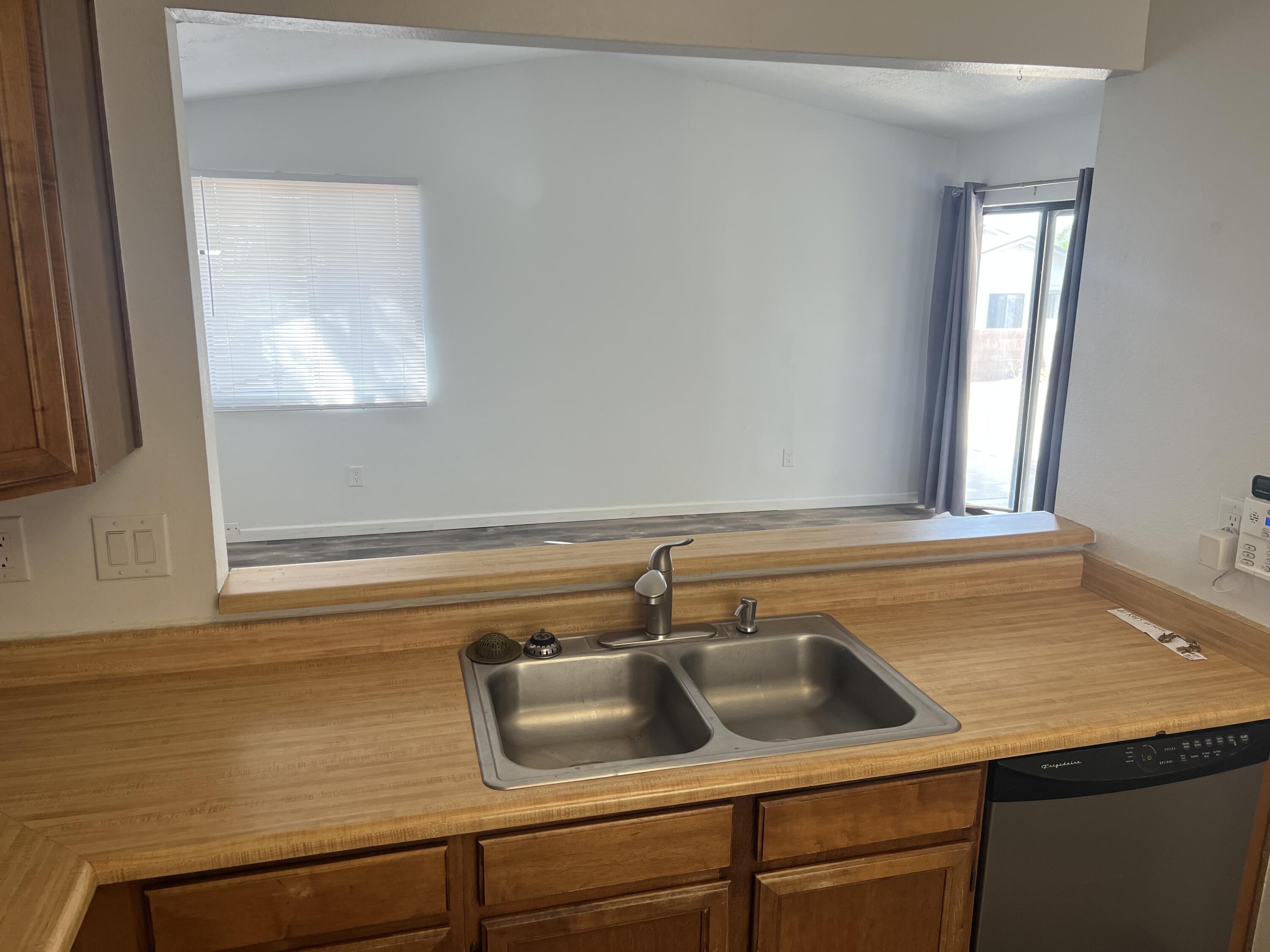 Photo 17 — 2596 Harvard Drive SE
