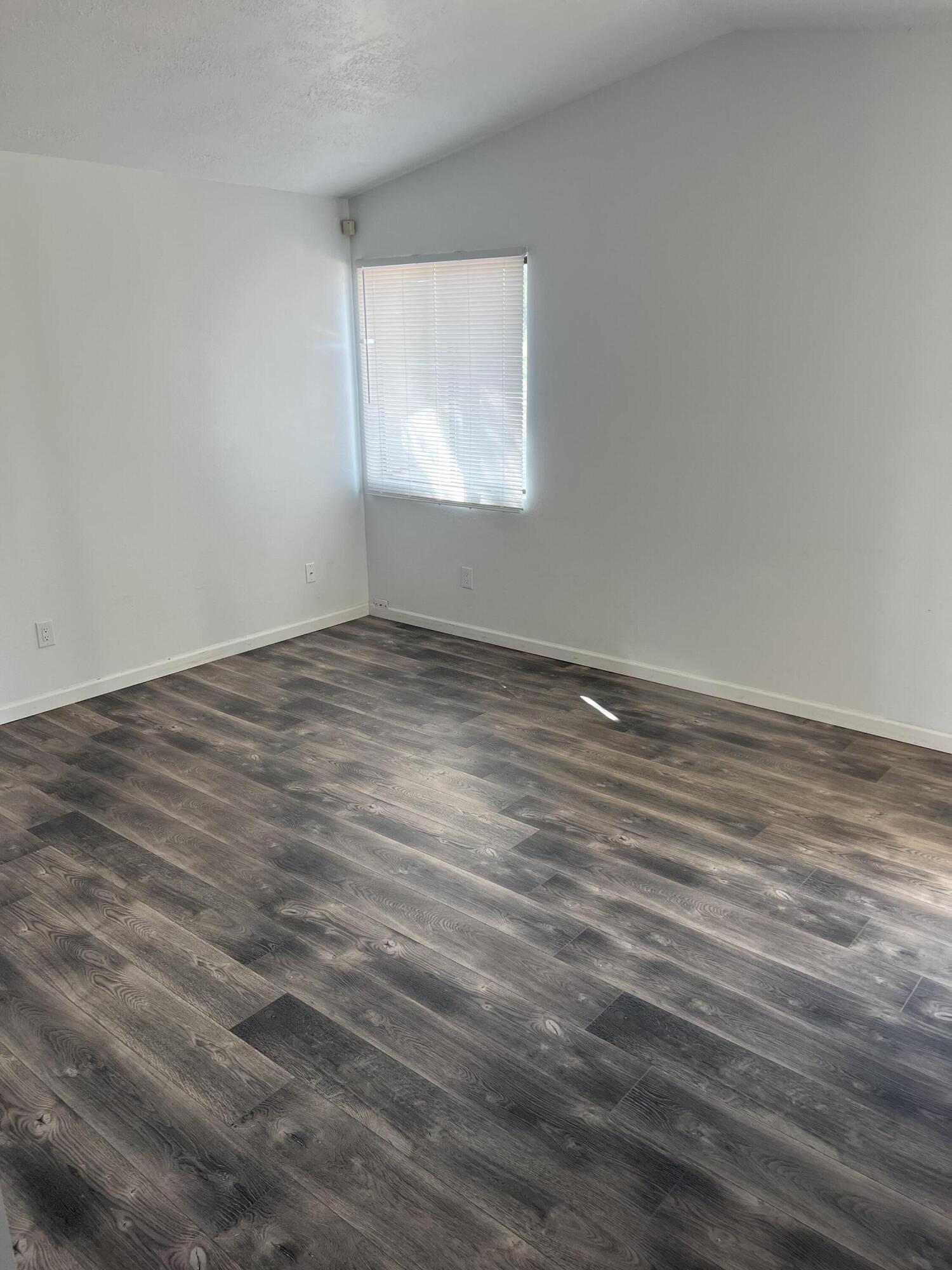 Photo 2 — 2596 Harvard Drive SE