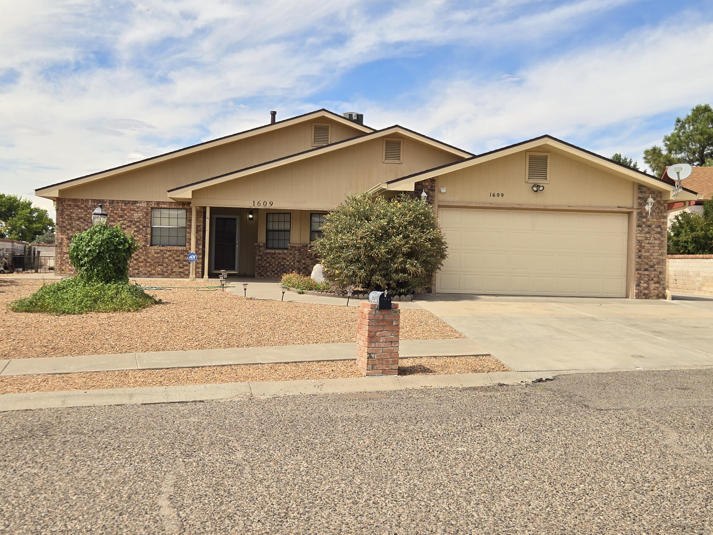 1609 Tommy Armour Court, Los Lunas, NM 87031