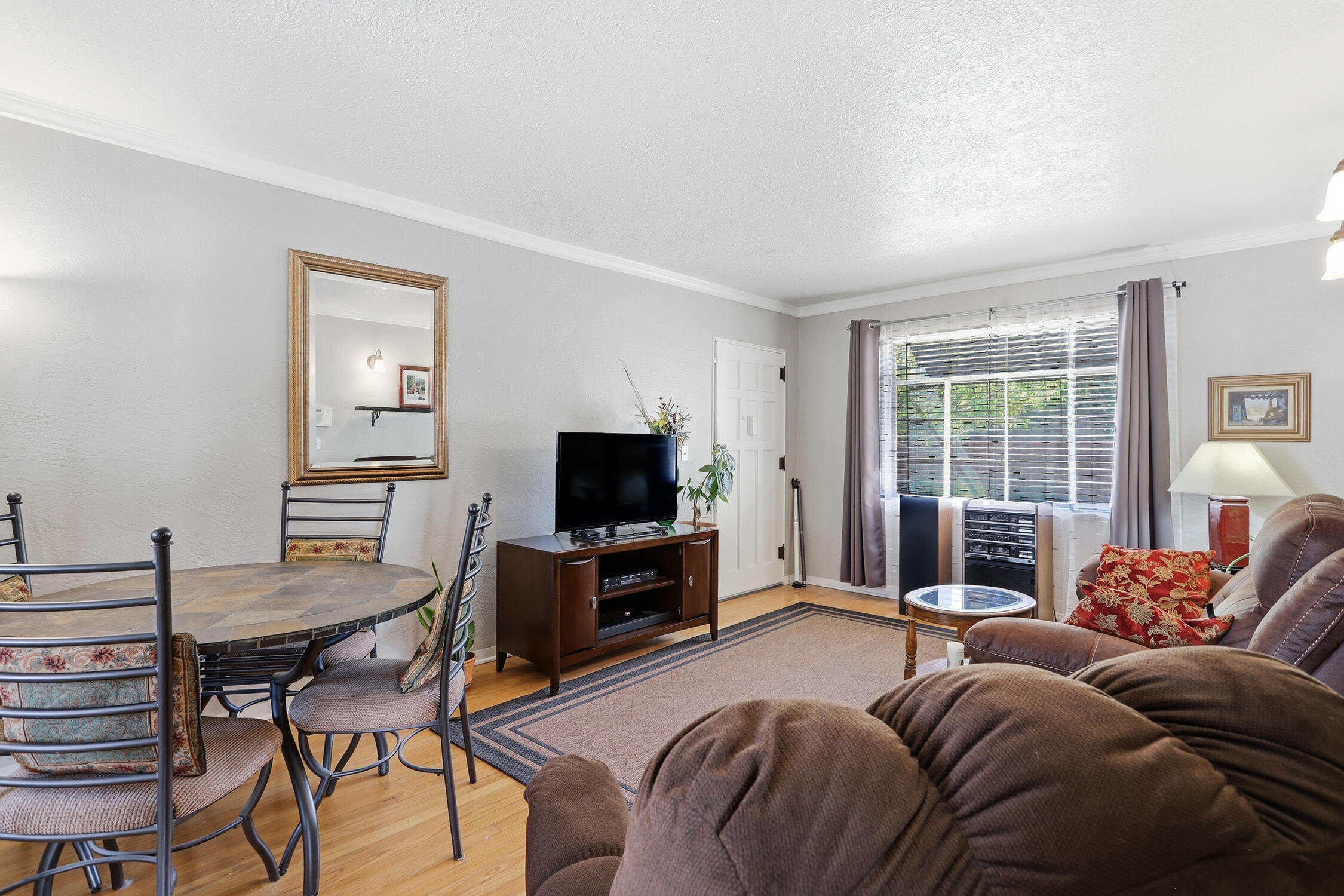 Photo 3 — 401 Aliso Drive NE