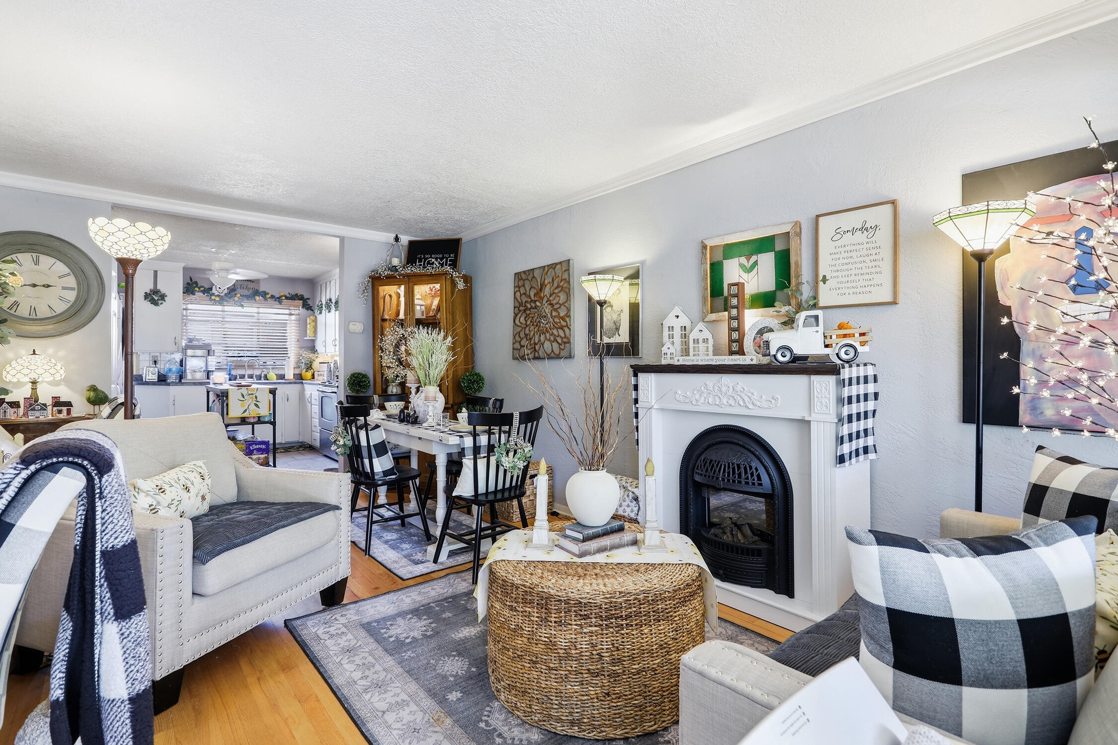 Photo 4 — 401 Aliso Drive NE