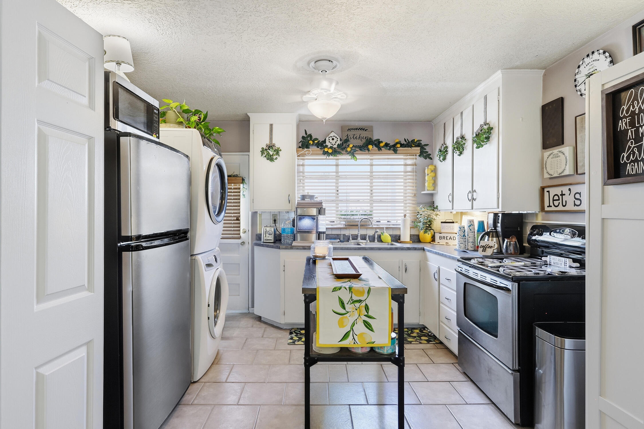 Photo 5 — 401 Aliso Drive NE
