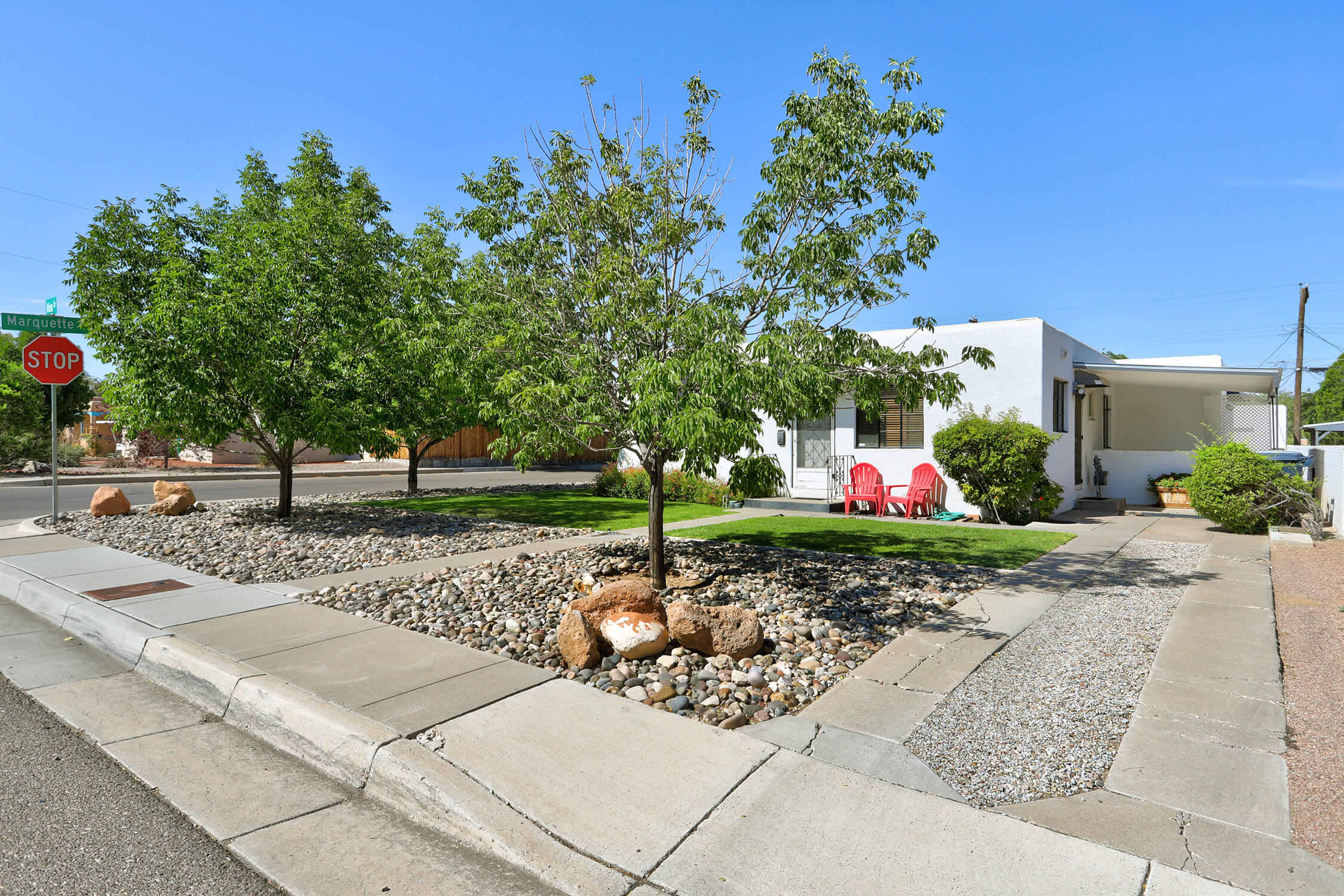 Photo 10 — 401 Aliso Drive NE