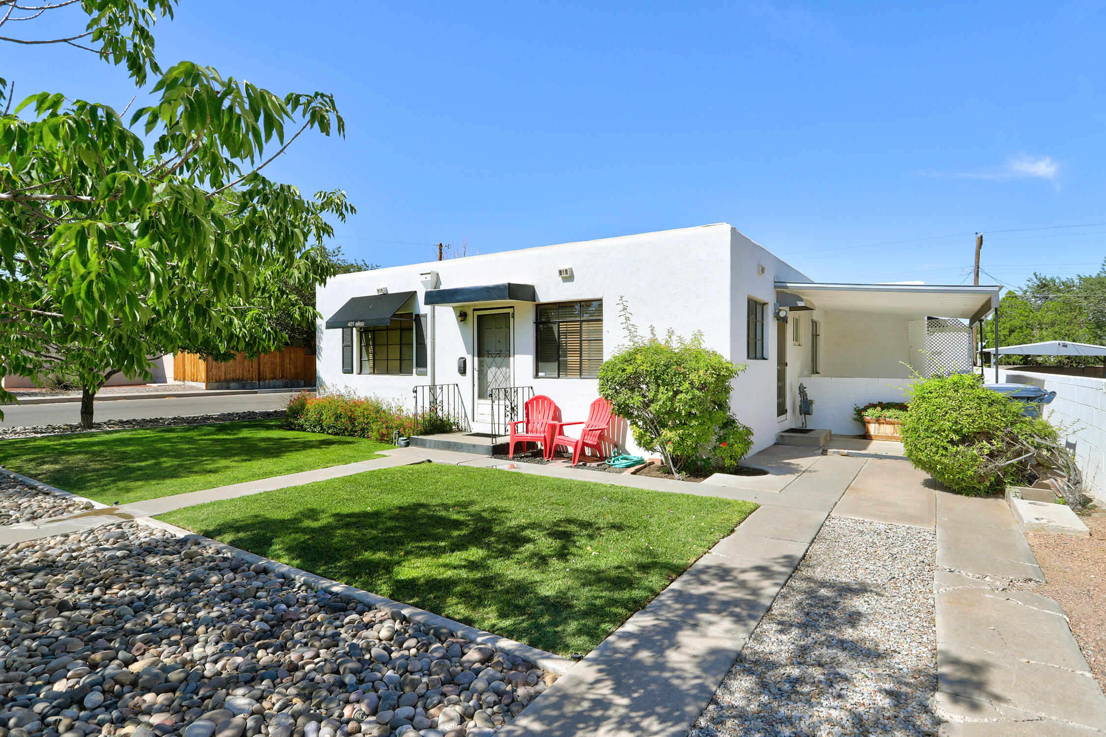Photo 11 — 401 Aliso Drive NE