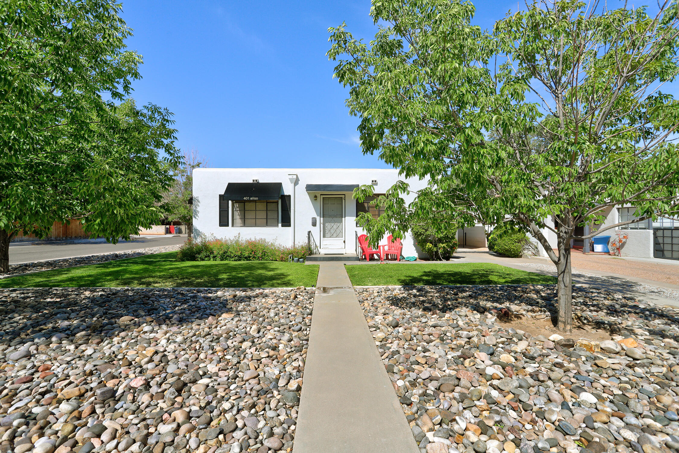 Photo 12 — 401 Aliso Drive NE
