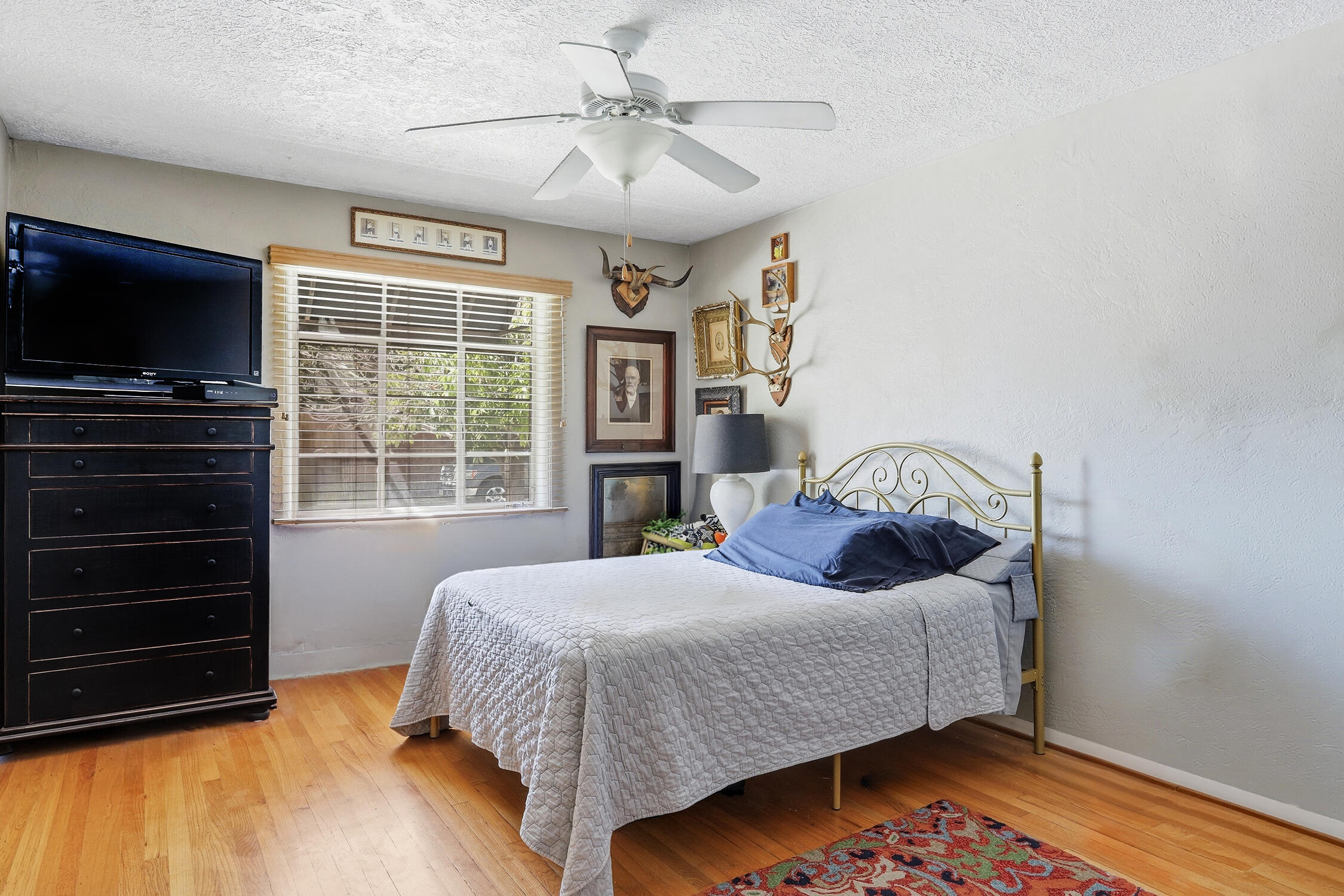 Photo 15 — 401 Aliso Drive NE