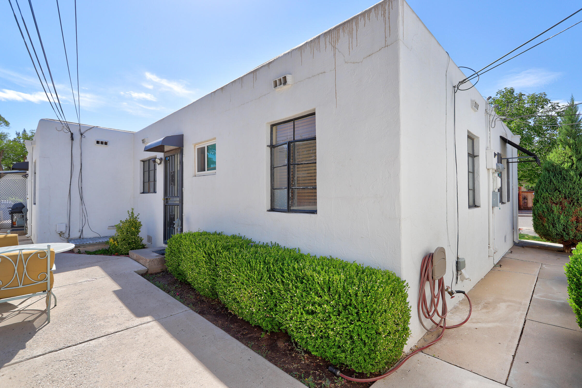 Photo 17 — 401 Aliso Drive NE
