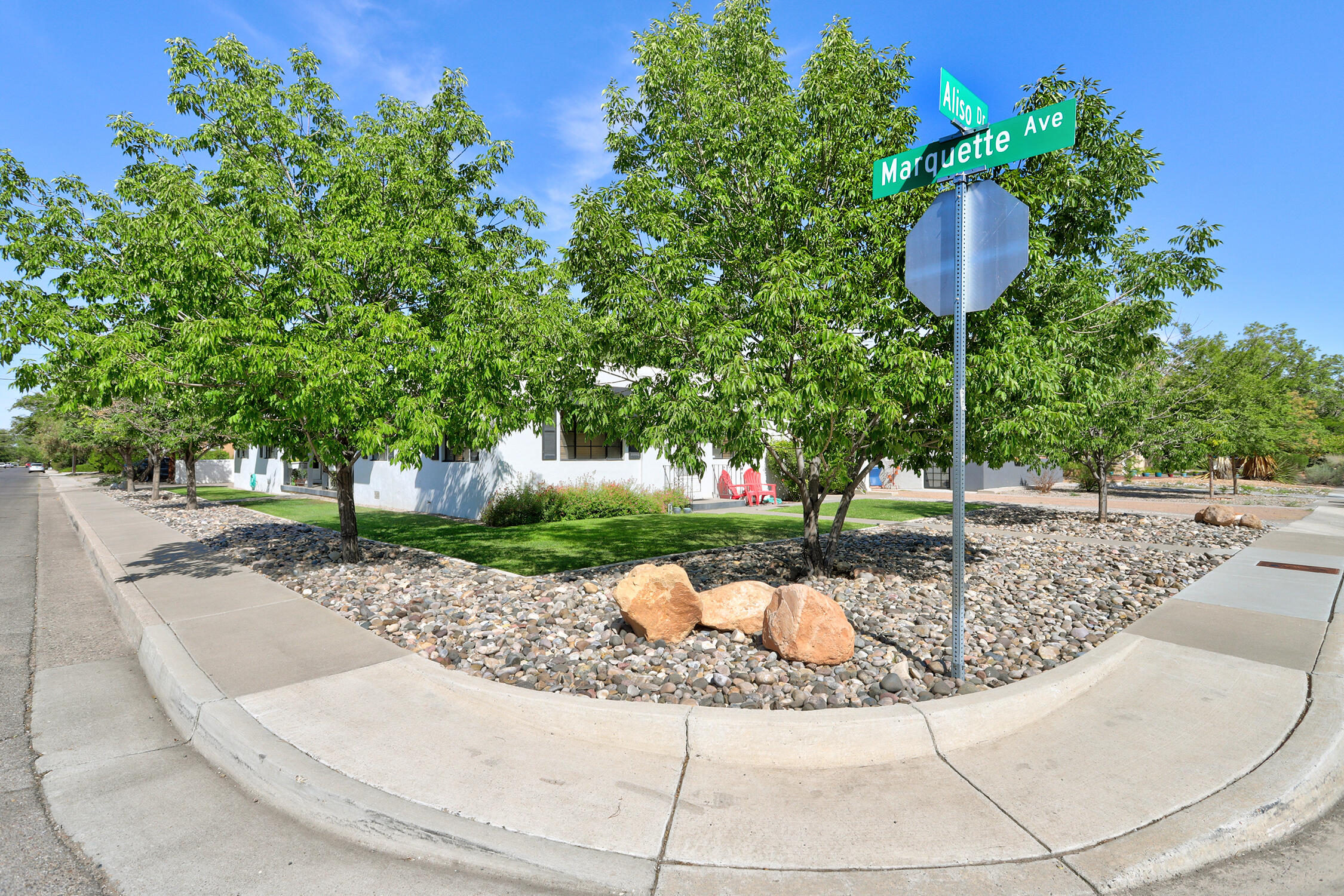 Photo 18 — 401 Aliso Drive NE