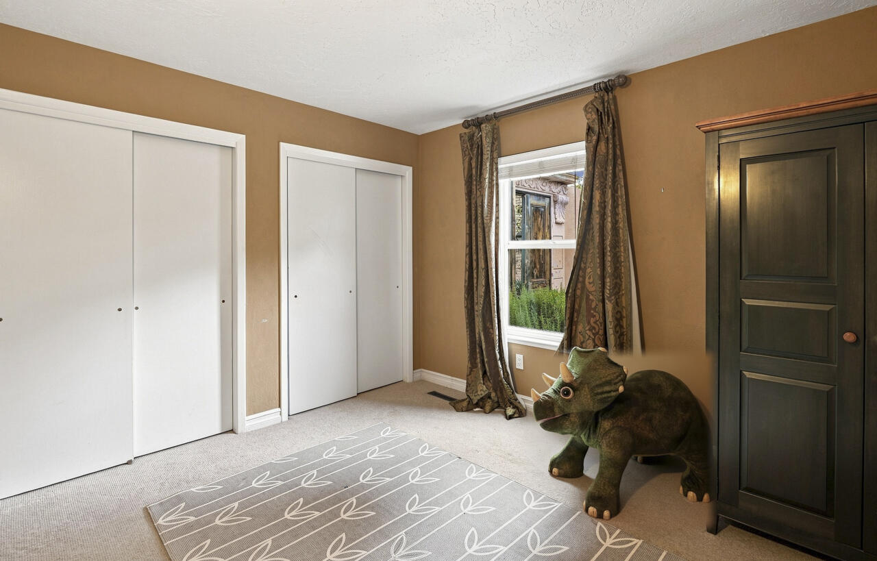 Photo 6 — 7504 La Madera Road NE