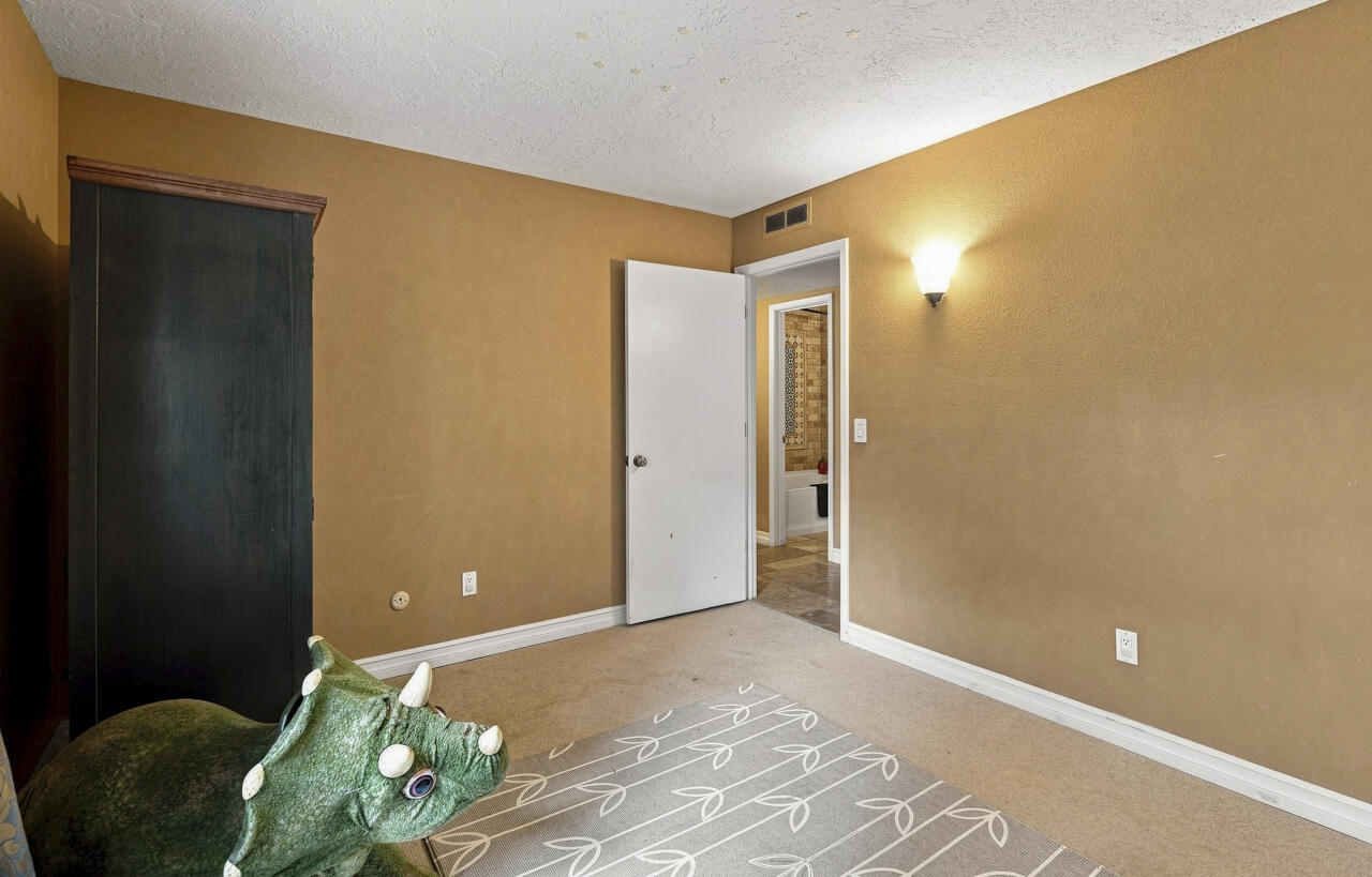 Photo 7 — 7504 La Madera Road NE