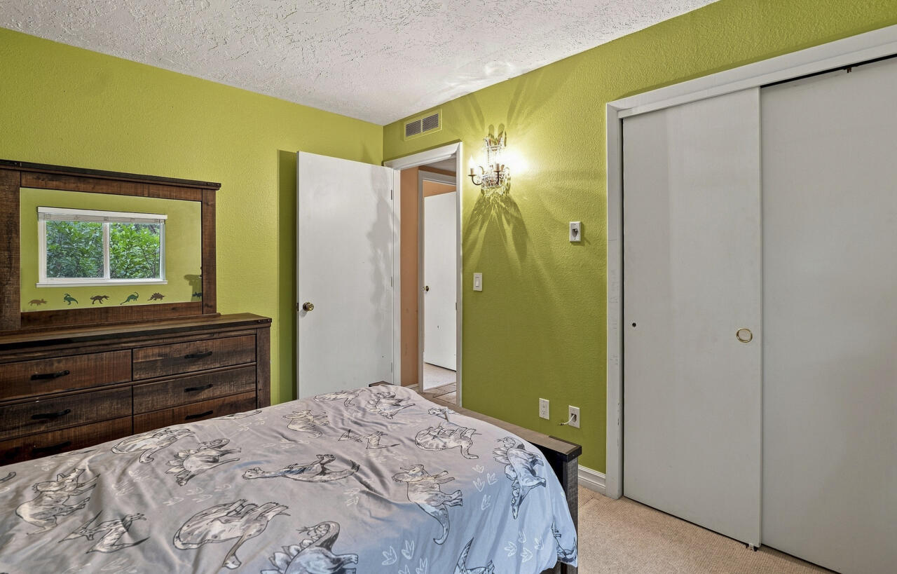 Photo 10 — 7504 La Madera Road NE