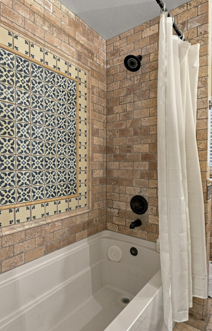 Photo 11 — 7504 La Madera Road NE