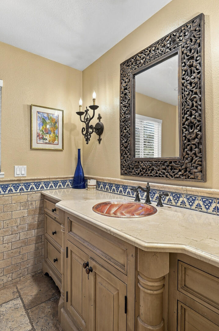 Photo 12 — 7504 La Madera Road NE