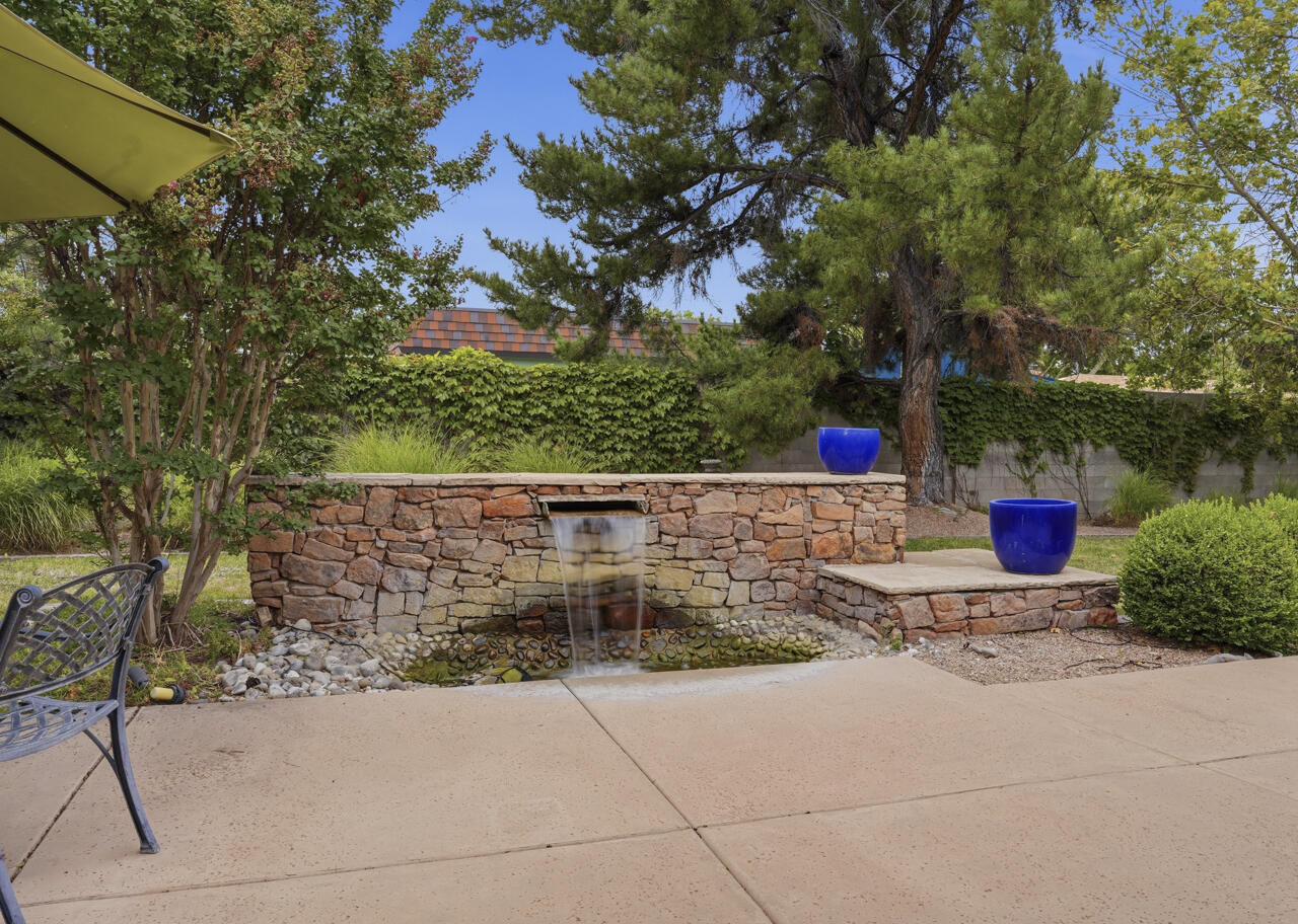 Photo 16 — 7504 La Madera Road NE