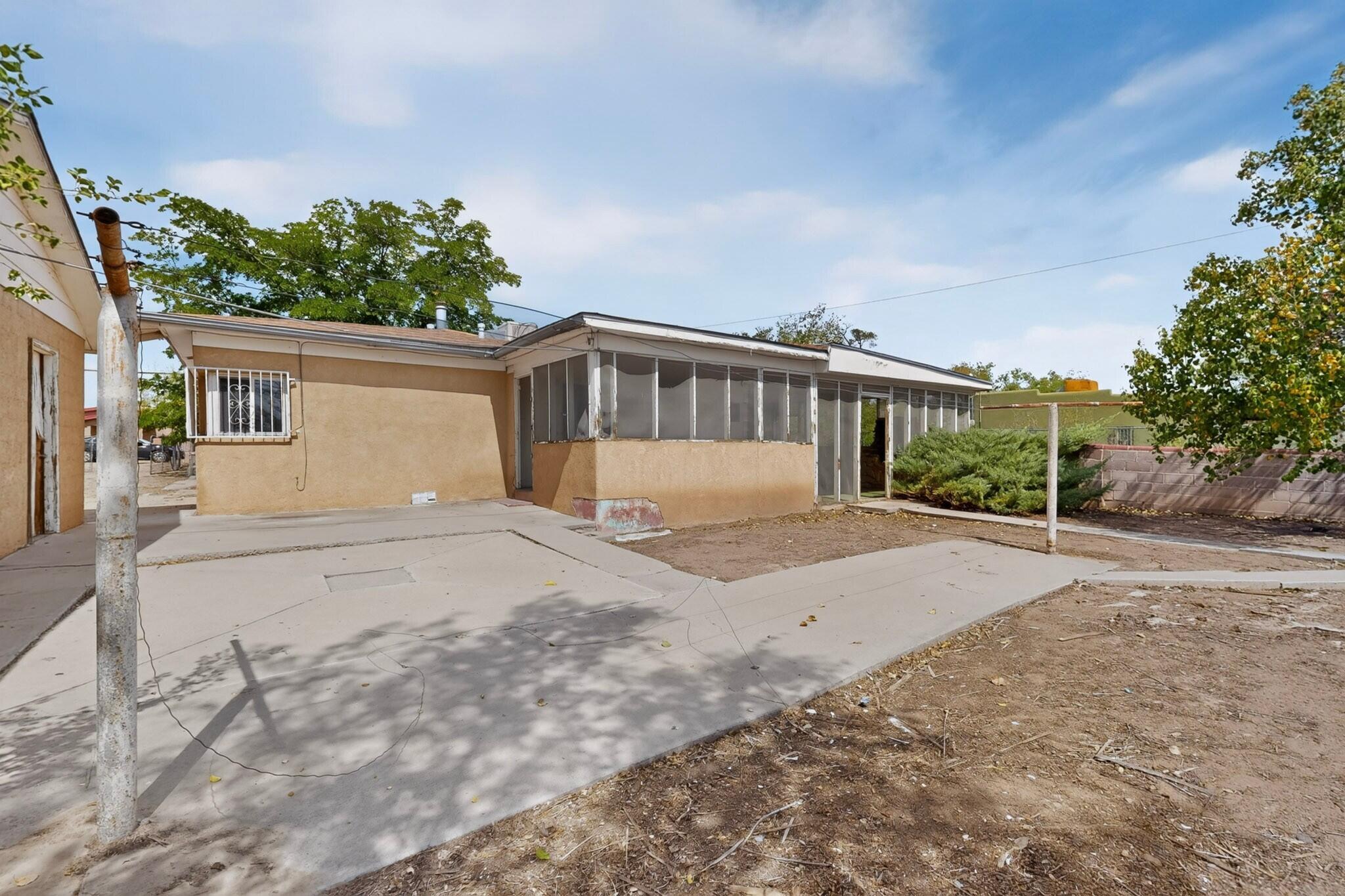 Photo 3 — 2062 Tapia Boulevard SW